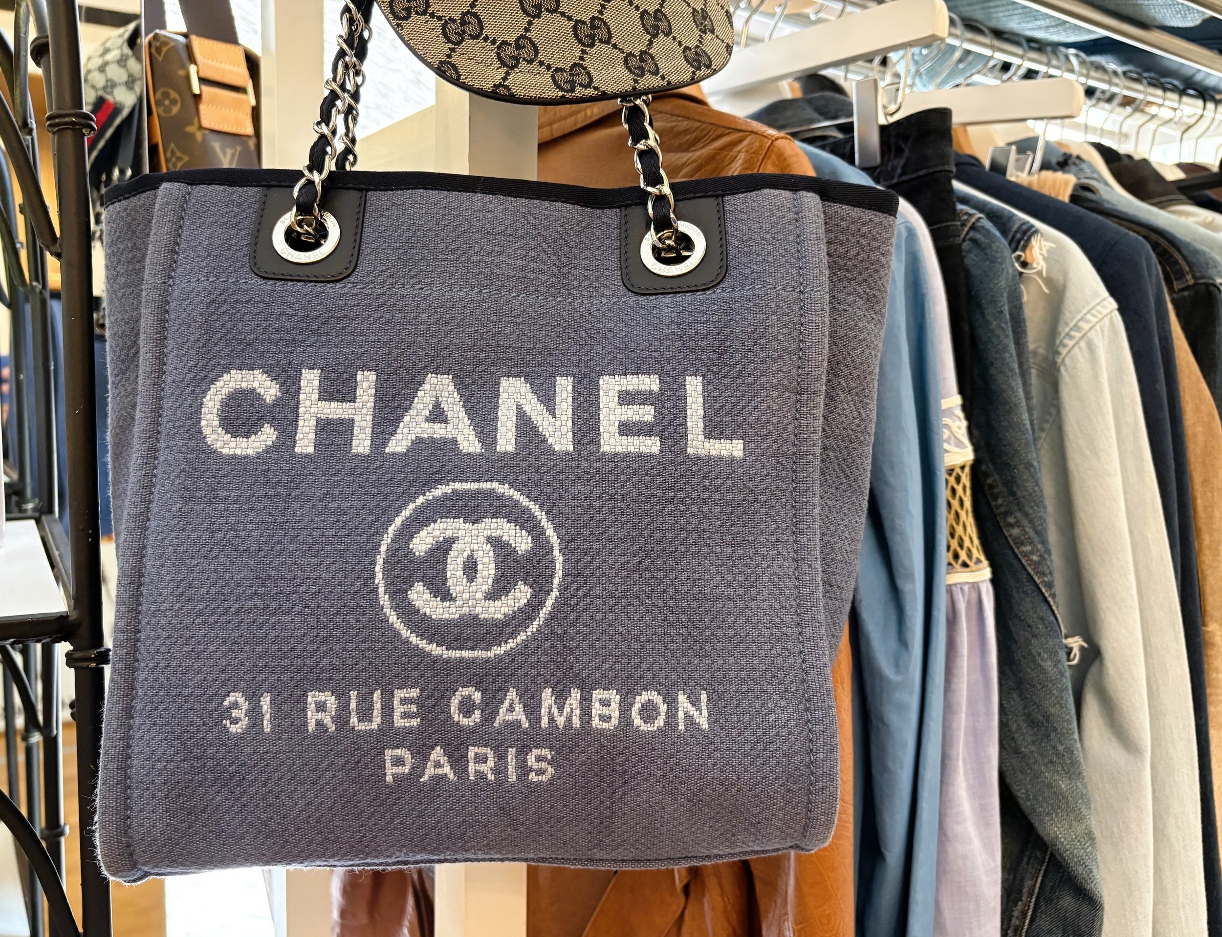 Cabas_Chanel_Bourse_du_Luxe_Vieille-Ville_Genève.jpeg