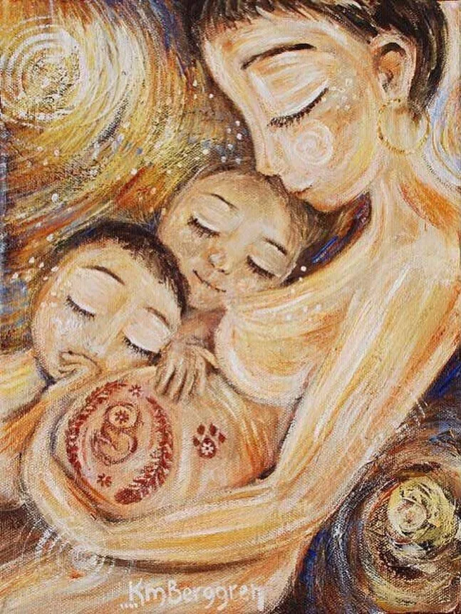 Postpartum with littles 
In postpartum, you may be feeling the stress and pressure to return back to work or your old routine.
Remember to have 𝗴𝗿𝗮𝗰𝗲 with yourself through this time of transition and release your story of unworthiness. Mind trai