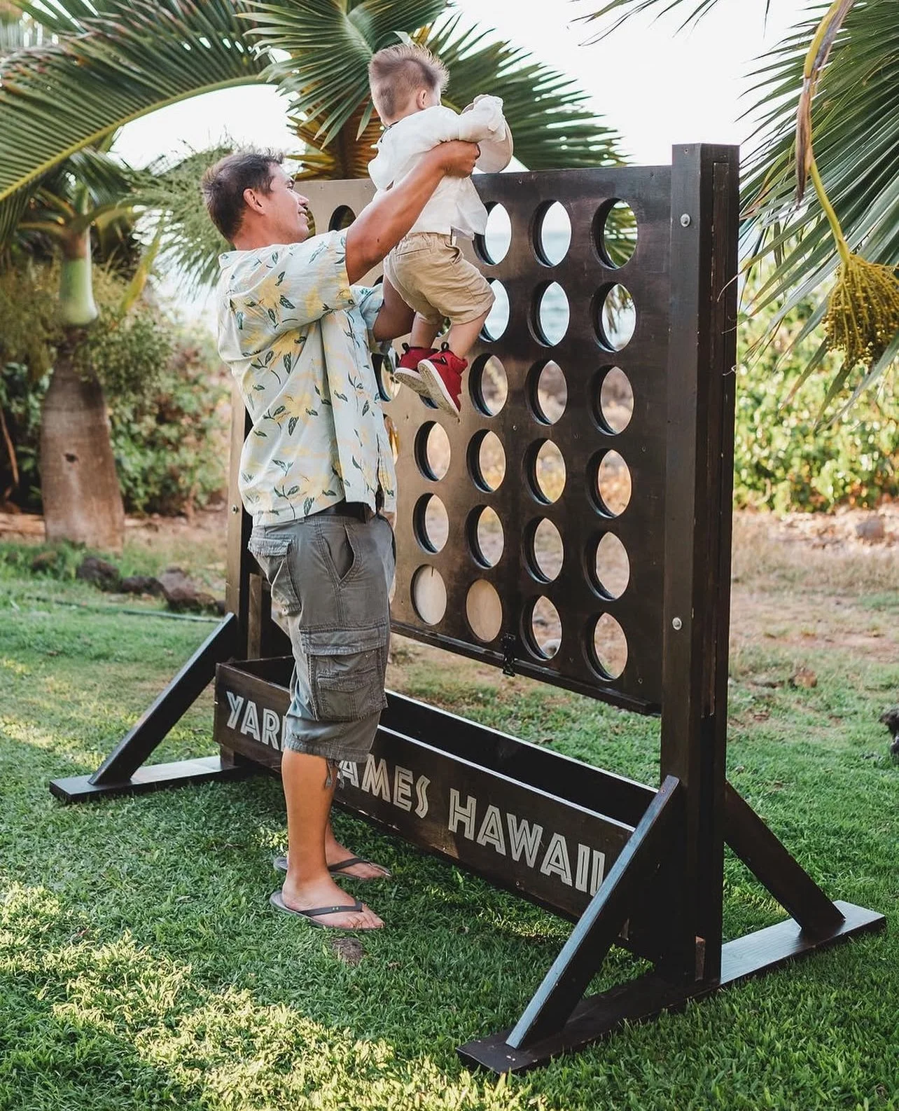 life-sized-connect-four-maui-family-event-yard-games-hawaii.jpeg