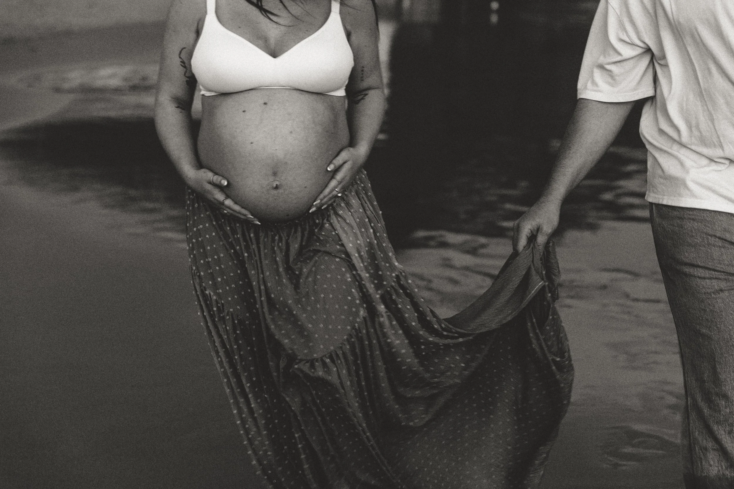DarcySimpsonPhotography_Gemma_maternity_bw-113.jpg