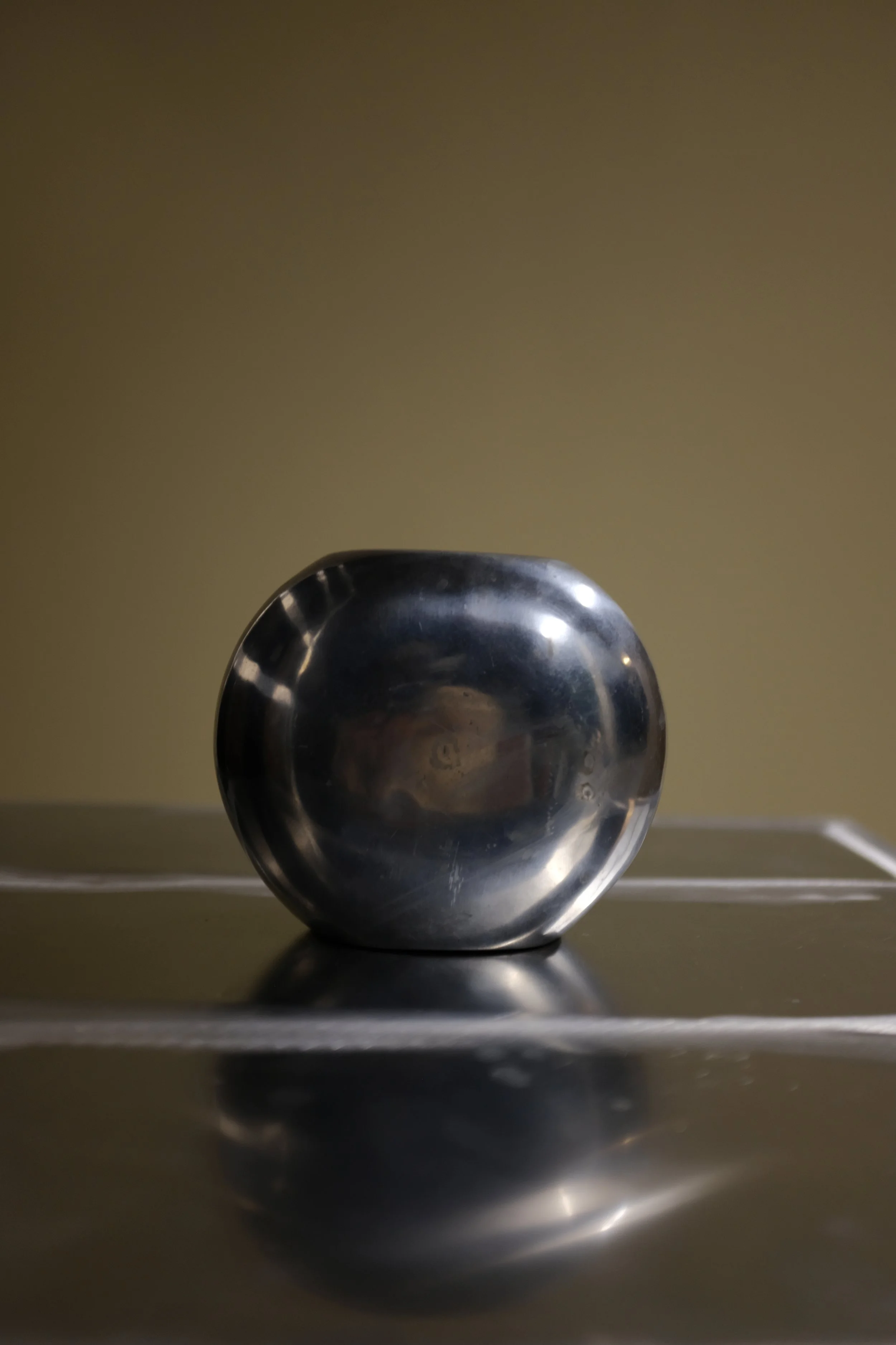 009 circular chrome vase