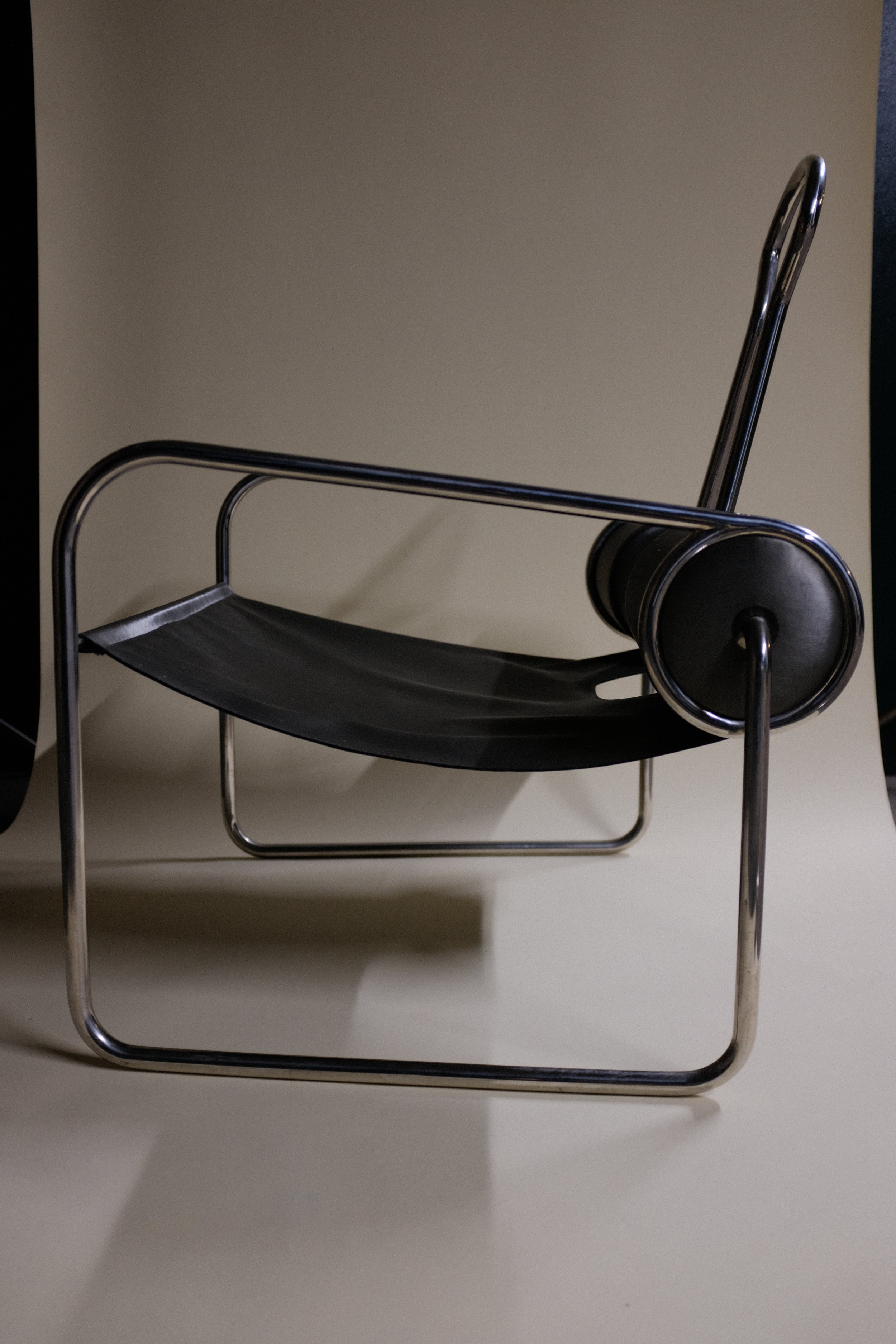 004 paperclip lounge chair (HIRE ONLY)