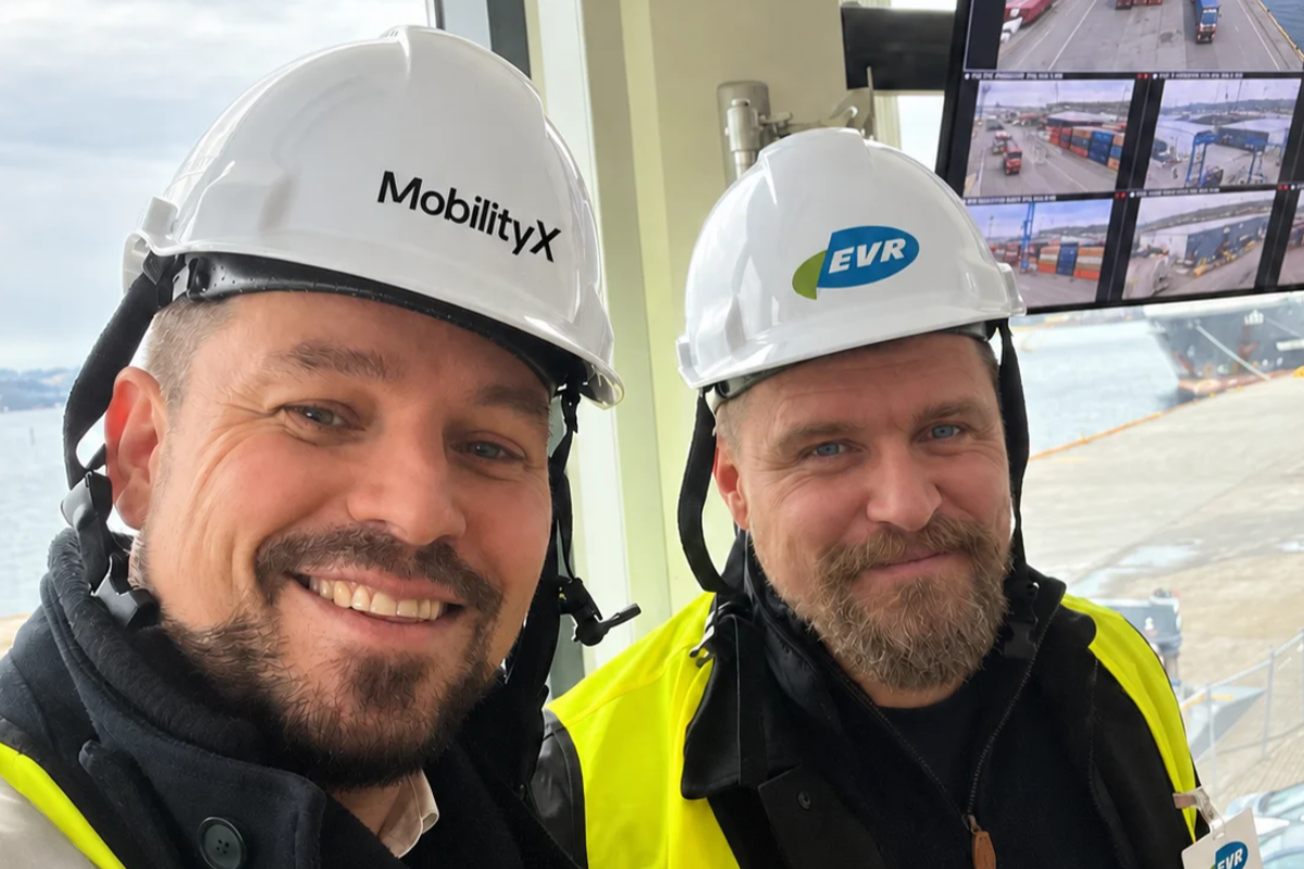 – Finn fram surfebrettet!