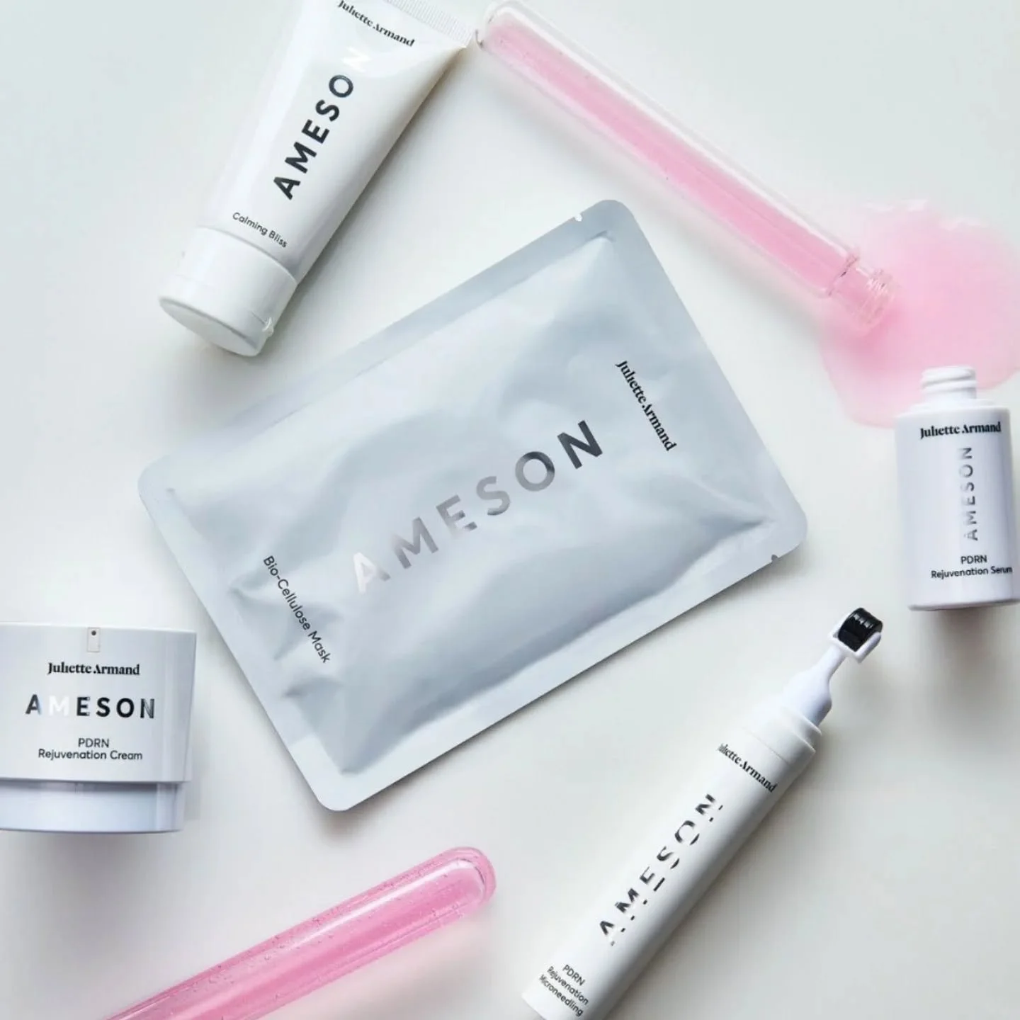 Zei er iemand ultieme huidverbetering?

De combinatie van Mesotherapie en 
PDRN -producten 

Mesotherapie is een methode om actieve ingredi&euml;nten (hyaluronzuur, vitamines, biomimetische peptiden) in de lederhuid te laten doordringen, zodat deze d