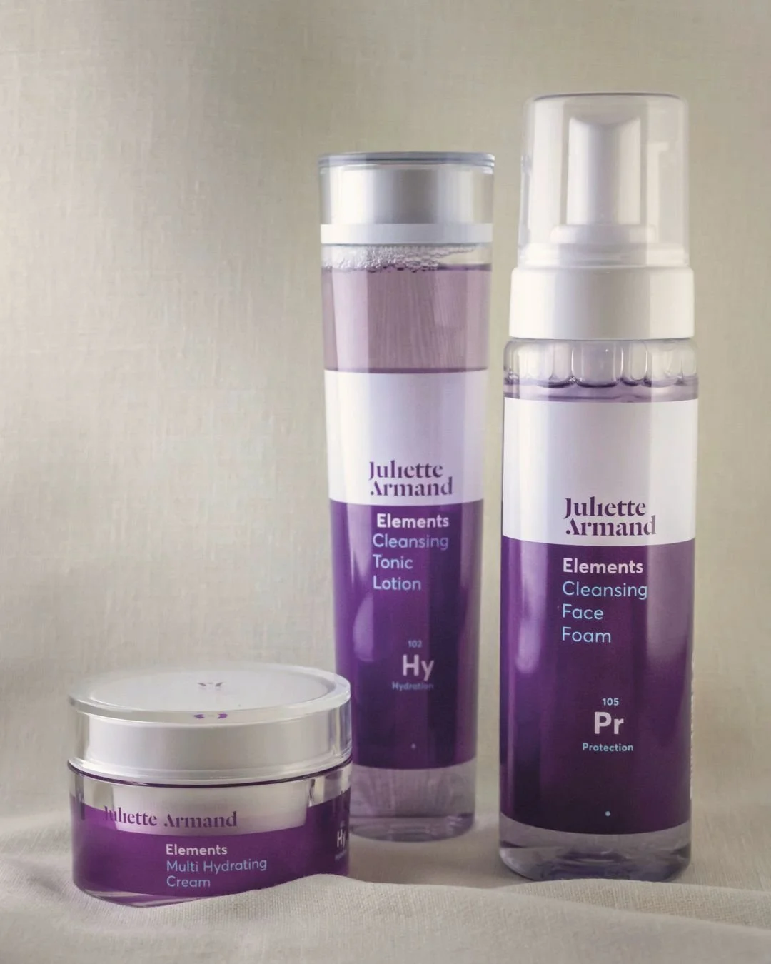 Skincareproducten van Juliette Armand, waaronder hydraterende crème, tonic lotion, face foam en multi hydraterende crème.