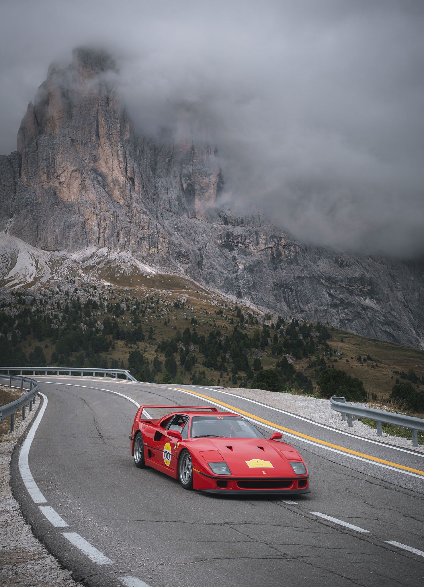 dolomity_ferrari_f40.jpg