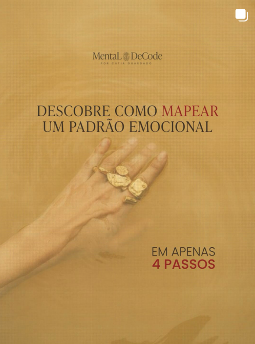 Capa com uma mão com três anéis e detalhes em dourado, apresentando o título 'Descubra Como Mapear Um Padrão Emocional em Apenas 4 Passos' e o nome do autor 'MentalDeCode por Cátia Guardado' ao fundo num tom dourado.