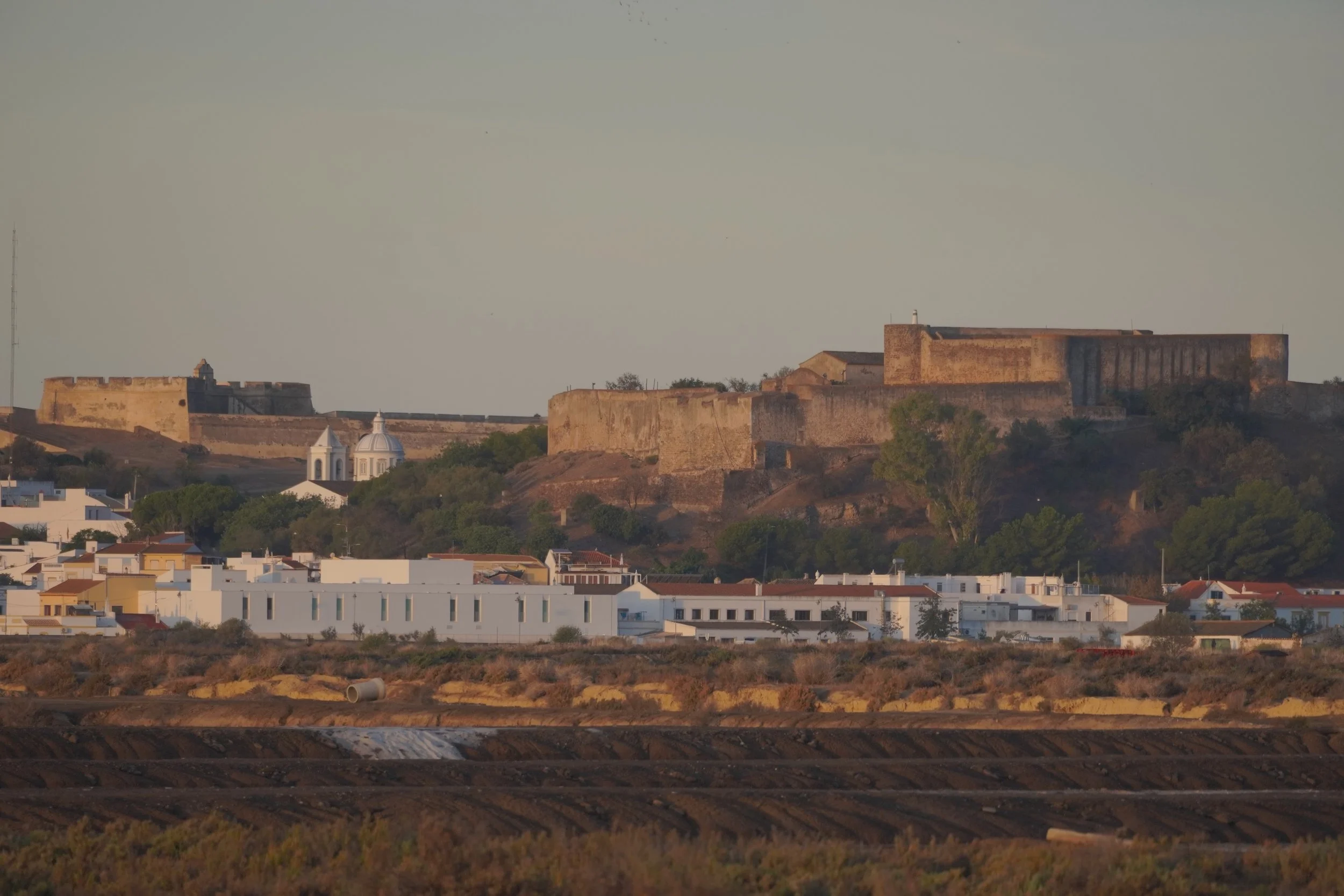 Vista para o Castelo de Castro Marim das Salinas
