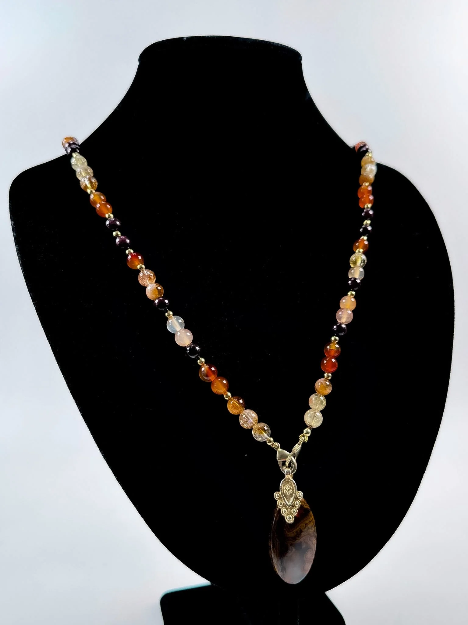 mala-force-vitale_pendentif-agate-dragon.jpg