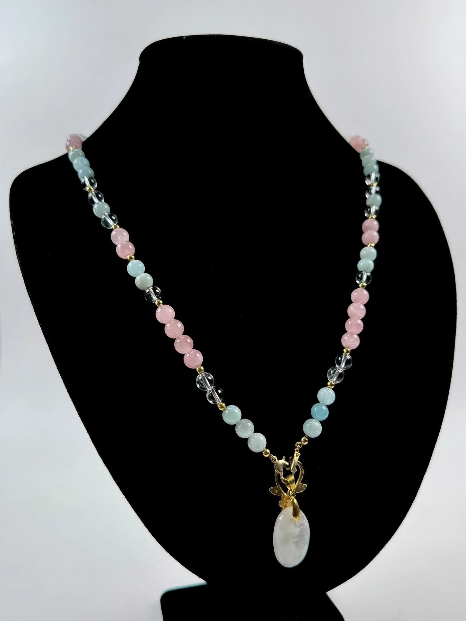 mala-mon-amour_pendentif-pierre-de-lune.jpg