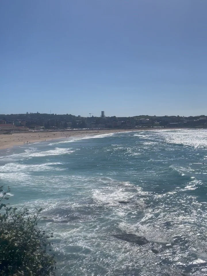 Back in London after a whirlwind tour in Oz and NZ with the @jalen_ngonda familia 🎶🪘

16 days 
65 hours flight time 
7 shows 
5 time zones 
Enough Vietnamese food to earn me a citizenship and 3 golden gay times IYKYK 
Oh and now I have an irrationa