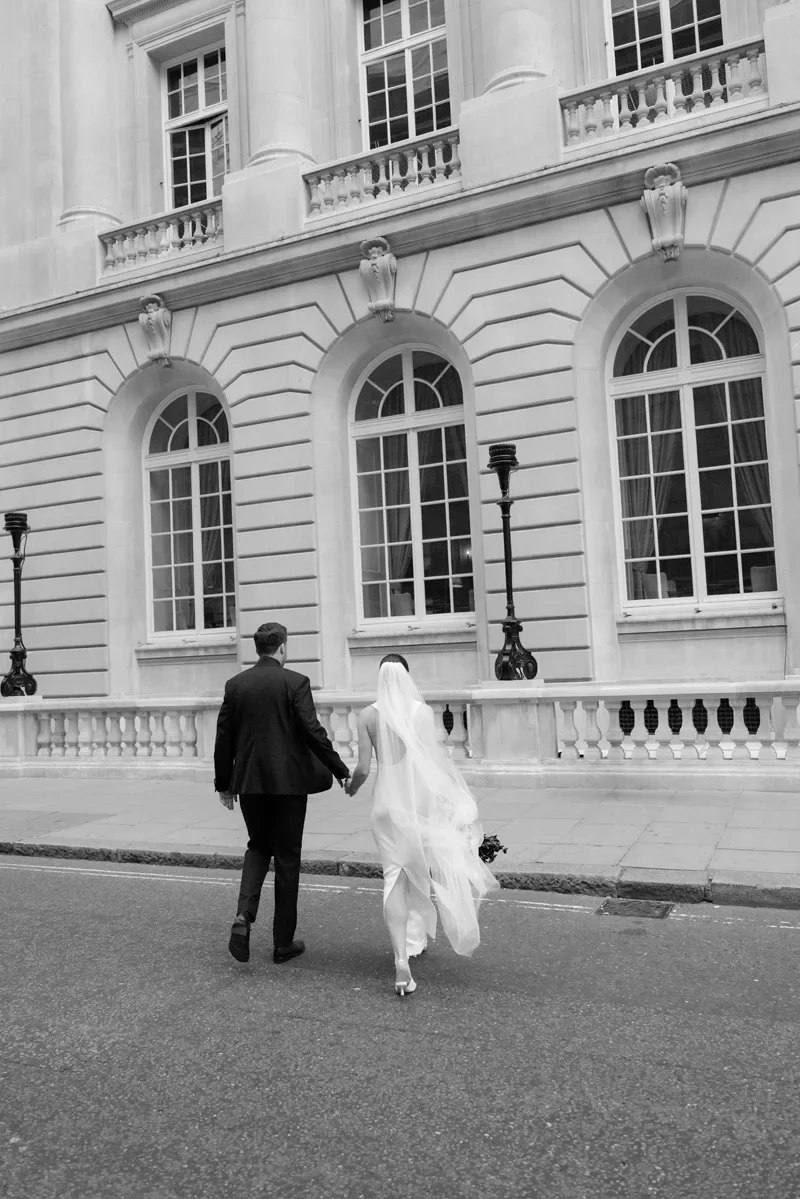 raissa-and-simon_urban-city-wedding-london-ica-139.webp