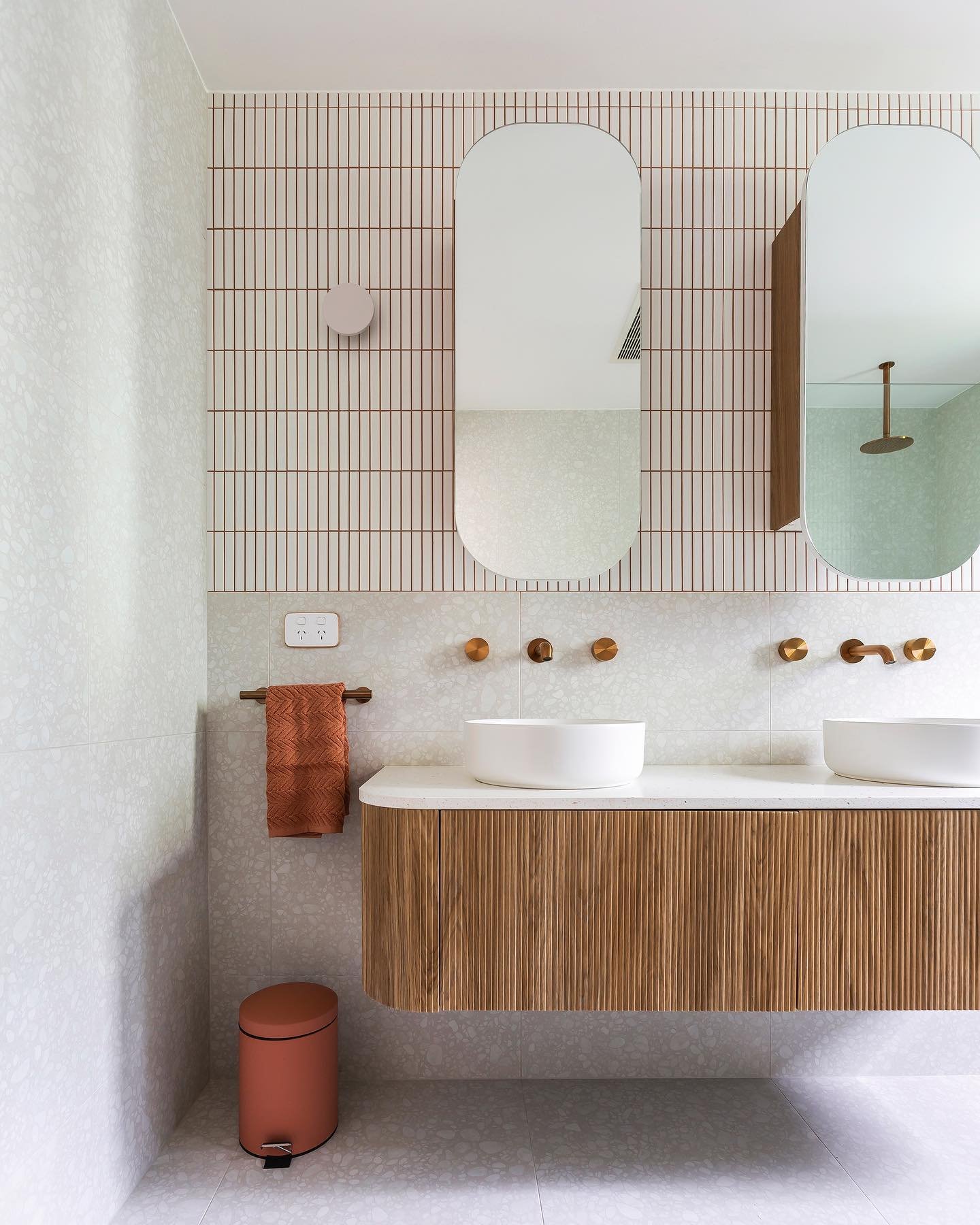 Japandi mcm house - Shot for @builtbydrew 

Build - @builtbydrew 
Interior design - @mijmo_interiors 
joinery - @paramount_creations 
Tiles - @rivoland_tiles