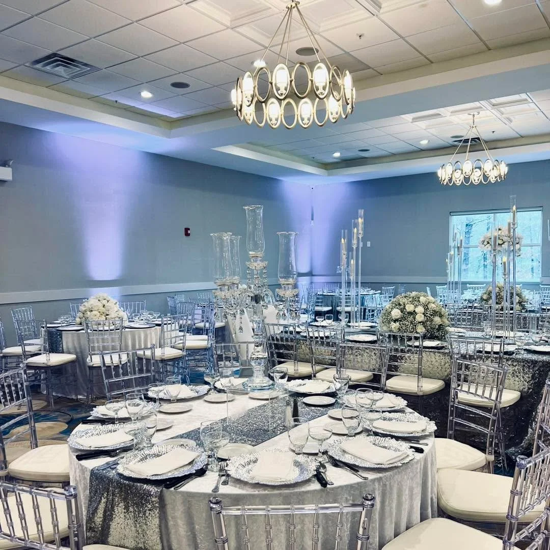 Modern yet timeless, our Ballroom features a neutral palette, floor-to-ceiling windows, and sparkling chandeliers giving you the blank canvas you are looking for to transform it into the perfect vision you dream of! 💫

Menus are available online, ww