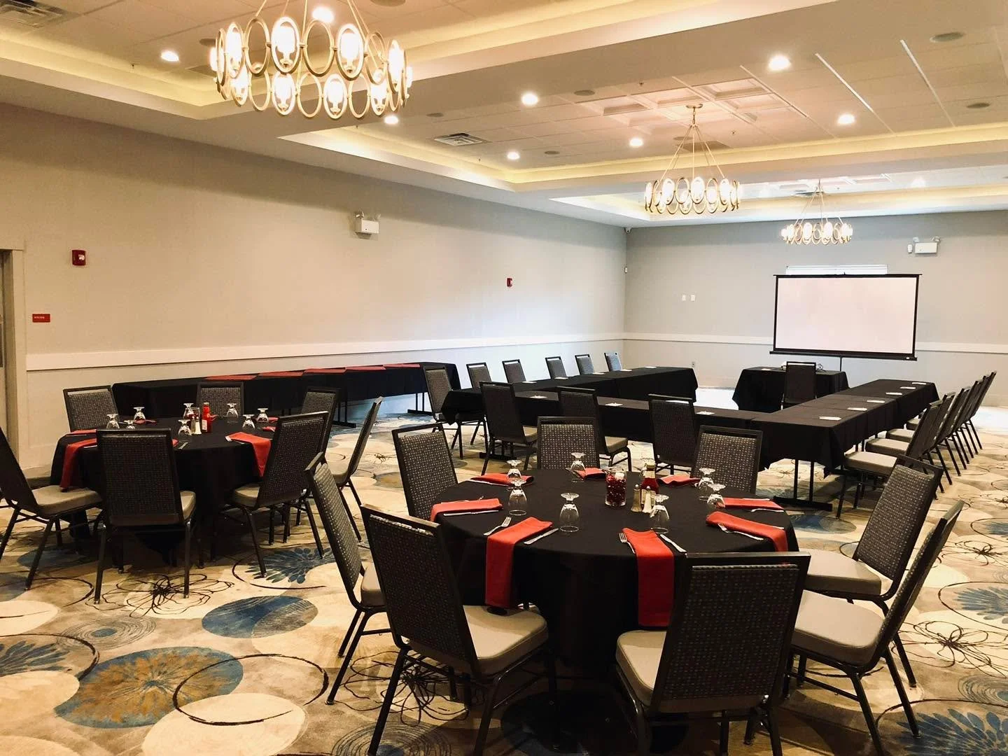 Looking to host a meeting with lunch to follow? We have a menu for that! www.rosebrookeventcenter.com

Our tall ceilings and space conference rooms allow for a little bit of both in one space! We make the convenience of planning a breeze. 

Visit our