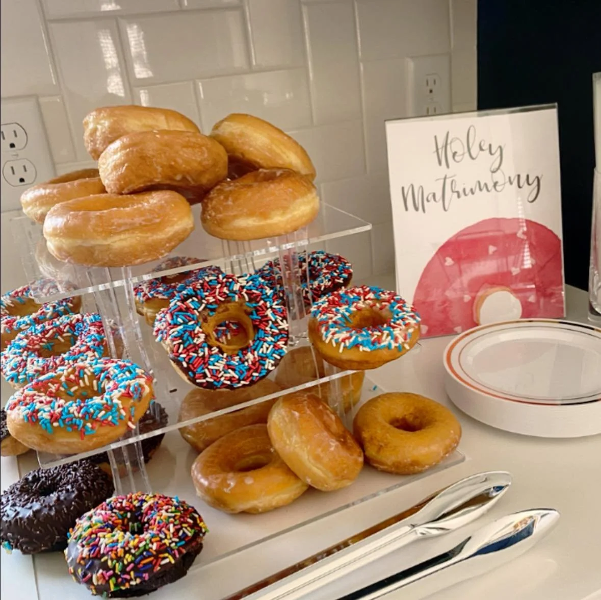 Did someone say #nationaldonutday 🍩

Looking for a sweet treat to add to our brunch buffet or a late night snack at your reception? We have got you covered! 

Our Donut Bar is on our Late night Menu. All menus available online. www.rosebrookeventcen