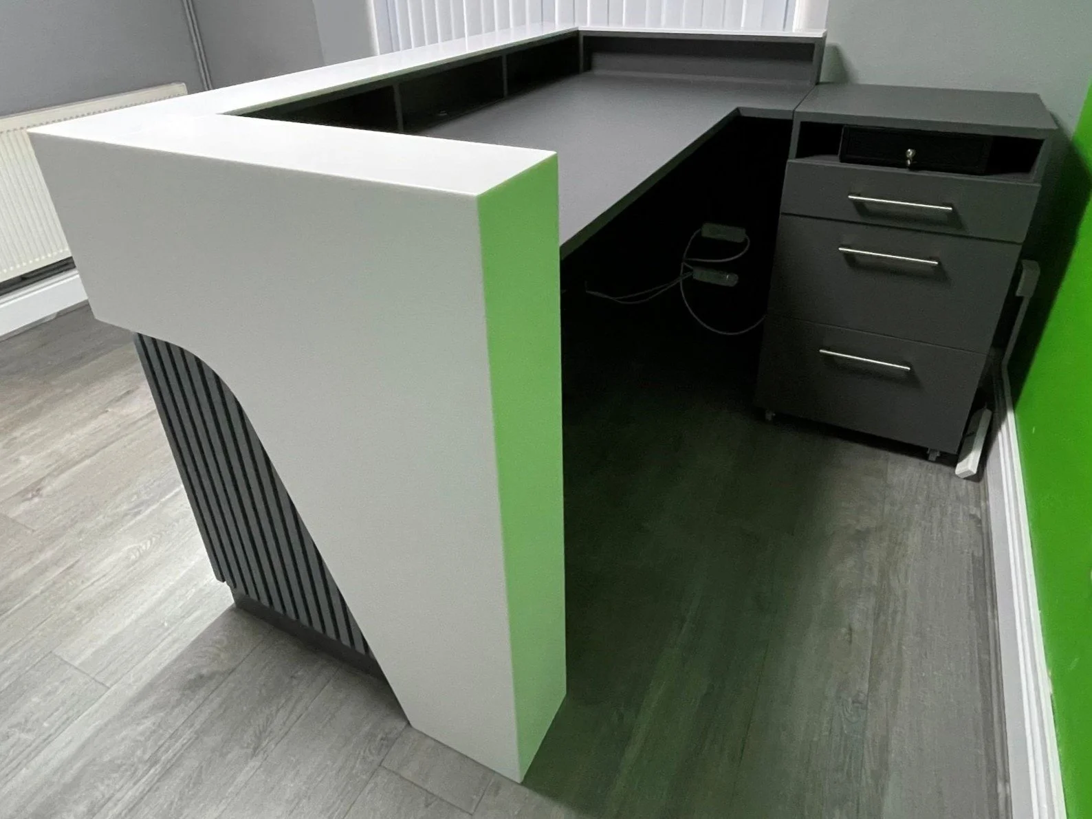 spinefine-reception-counter-rear-install.jpg