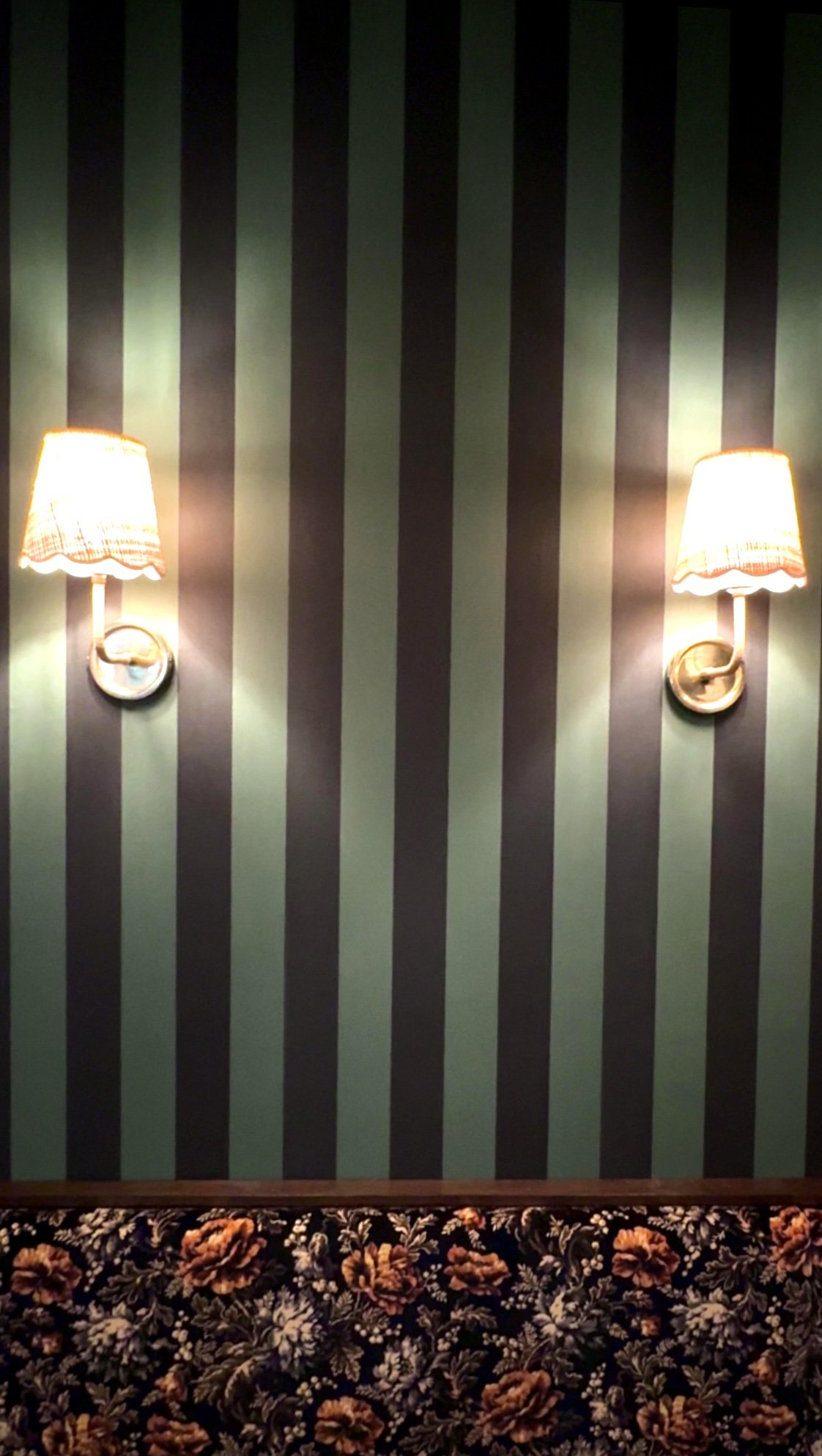 Poeta Wallpaper - Hackney Camelot Stripe Wallpaper