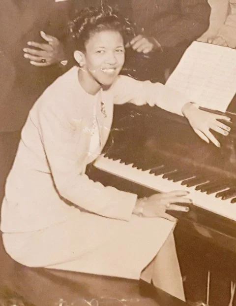 THE LATE WYNNETTA LINDSEY SMITH - MY MOM