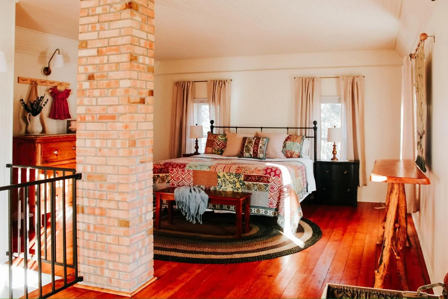 ✨ Bonnie Oaks Feature of the Week: The Log House ✨

Step into history with our lovingly restored Log House, built in the 1870s and located within the Bonnie Oaks Historic District! This cozy retreat, crafted from local tamarack logs, offers 1,100 sq.