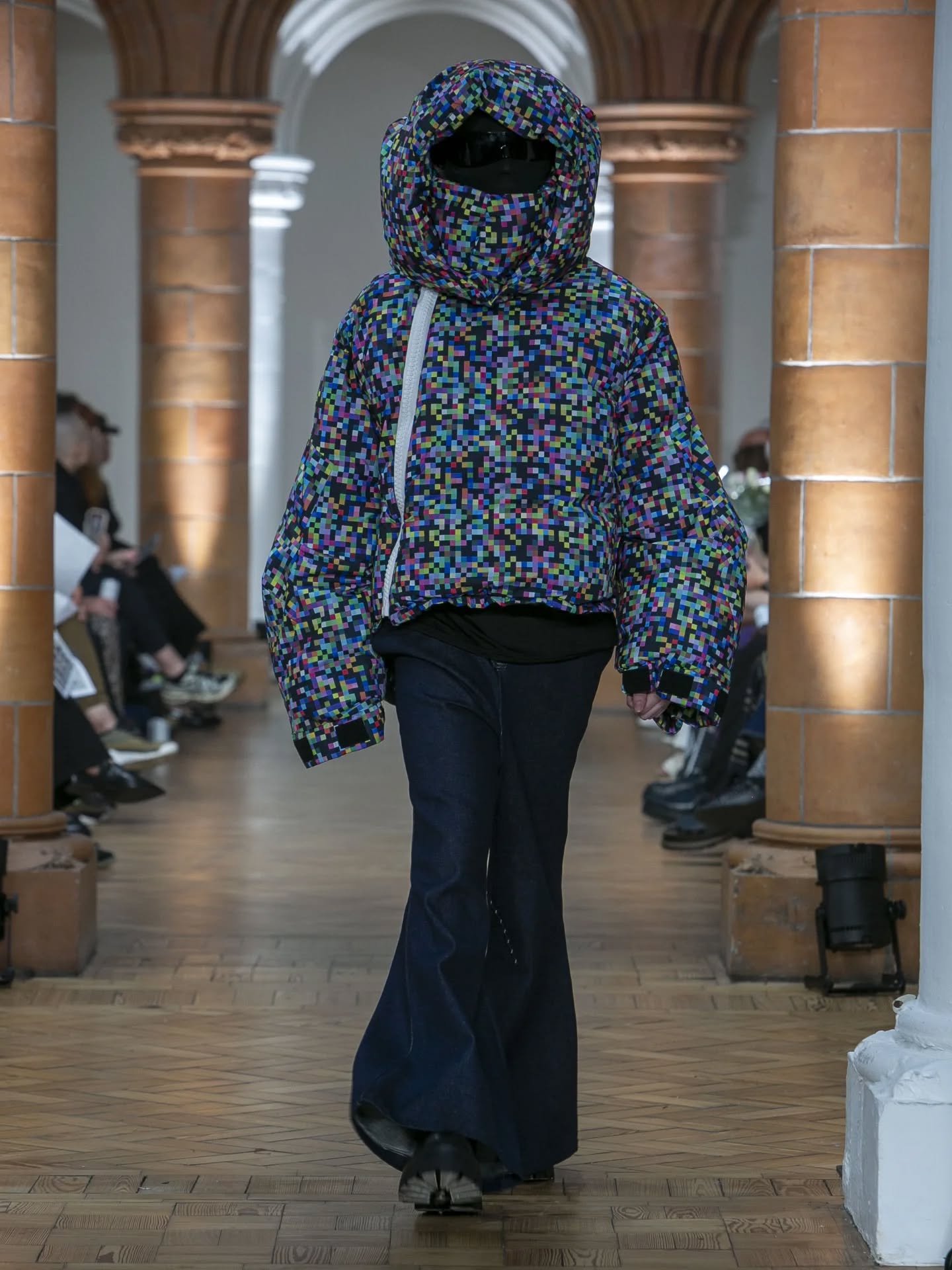 PSYCHOLOGICAL URBAN PROTECTION - LOOK 01

Explores my personal fears and experiences of city life, inspiring a psychological protective collection designed to shield the wearer from potential public threat. The garments aim to appear visually unsettl