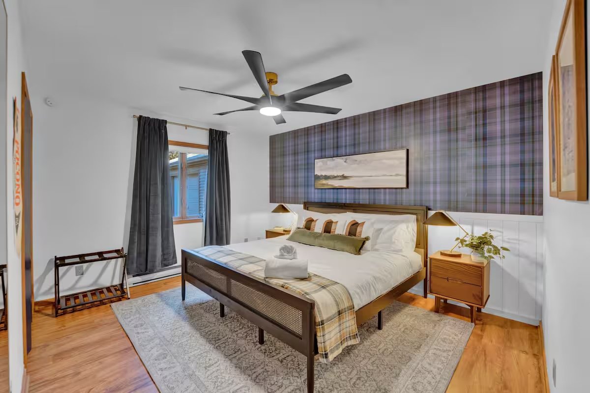 Bedroom #4 - King Bed - (SHARED ROOM)