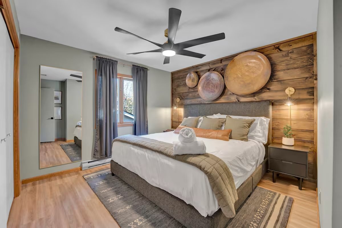 Bedroom #2 - King Bed - (SHARED ROOM)