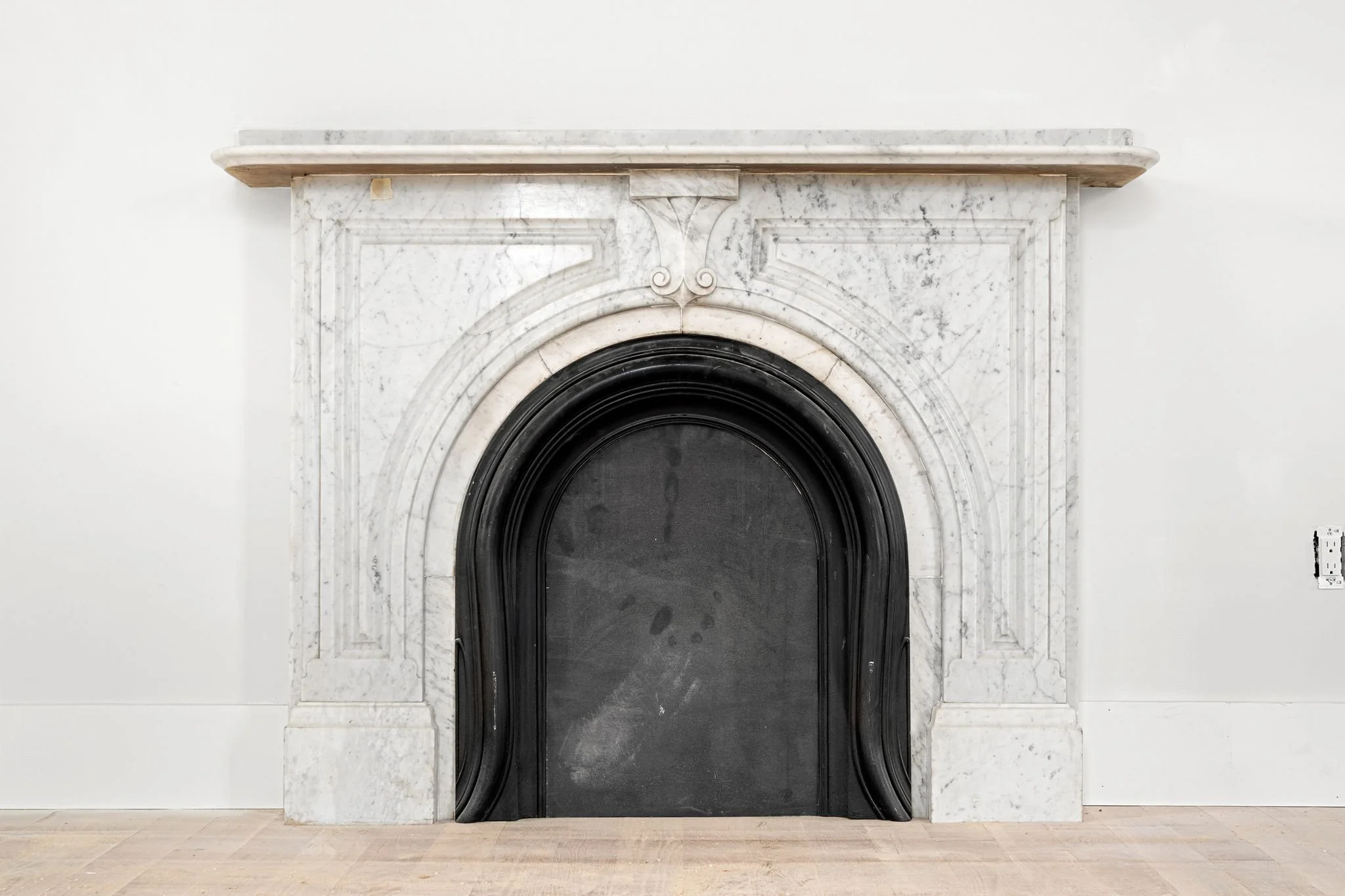 UNIT3 FIREPLACE.jpg