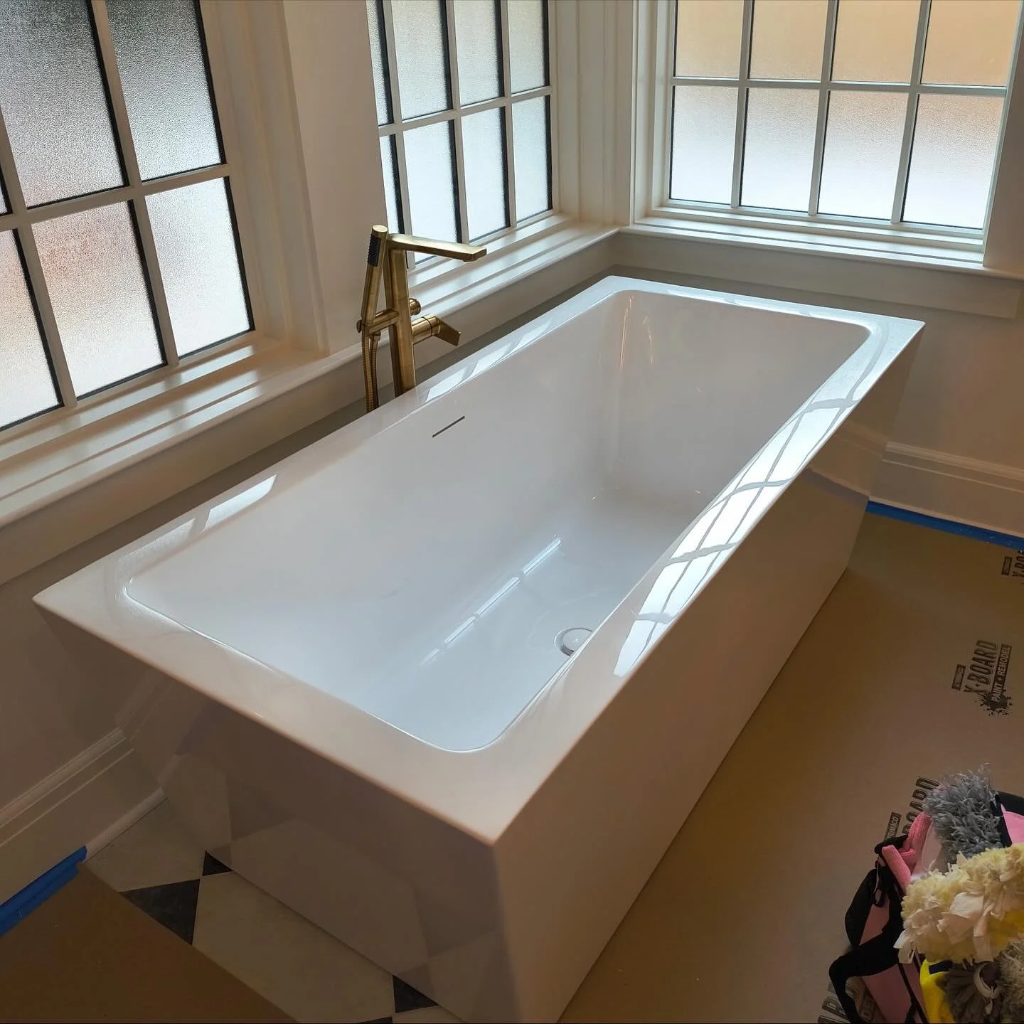 Swipe for a before &amp; after of this Yoder house bathroom. 🧼🧽🛀

Call, email, or visit our website if you would like to book a cleaning service. #cleaning #cleaningservice #birminghamal