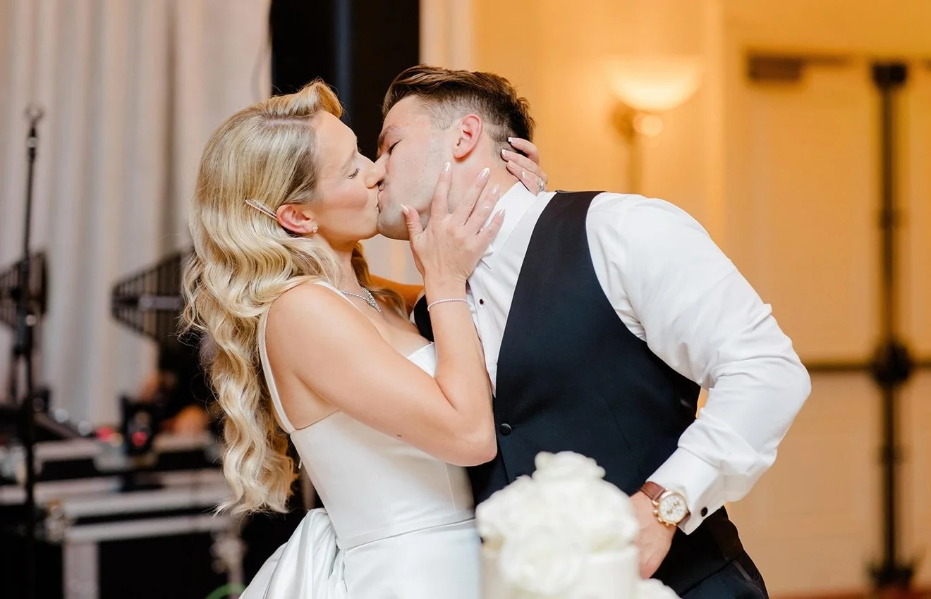 ✨ Attention: Brides-to-Be: When Booking With Us&hellip; ✨

We want your wedding beauty experience to be just as memorable and stress-free as your special day. Here&rsquo;s what you can expect when you book your bridal hair &amp; makeup with us:

💌 1