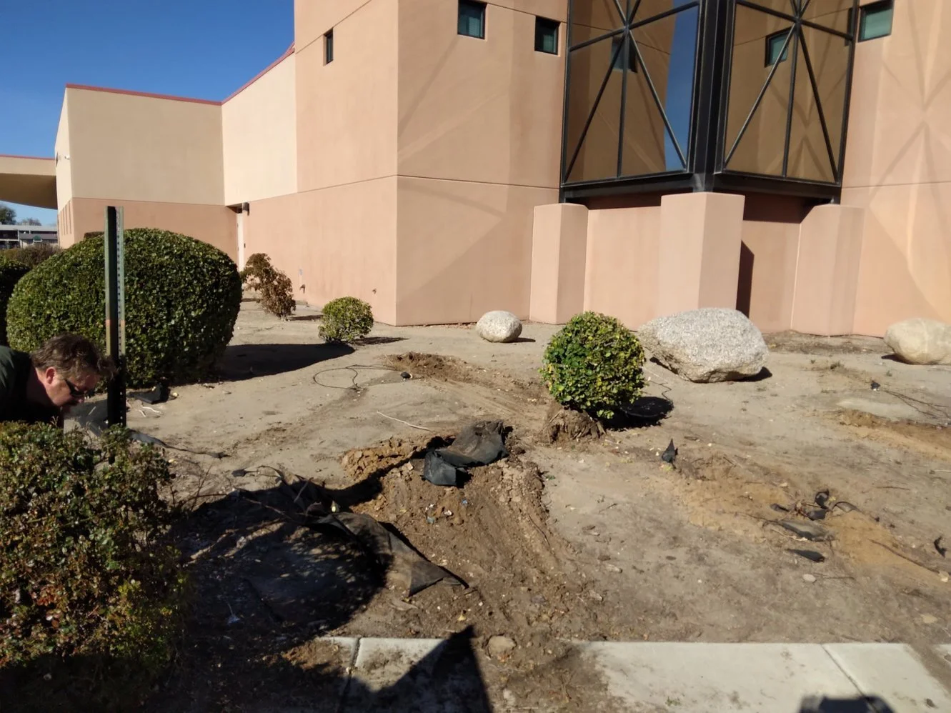 Low-maintenance gravel landscaping on Sagebrush Drive in Aztec NM by Priddy Landscaping and Irrigation