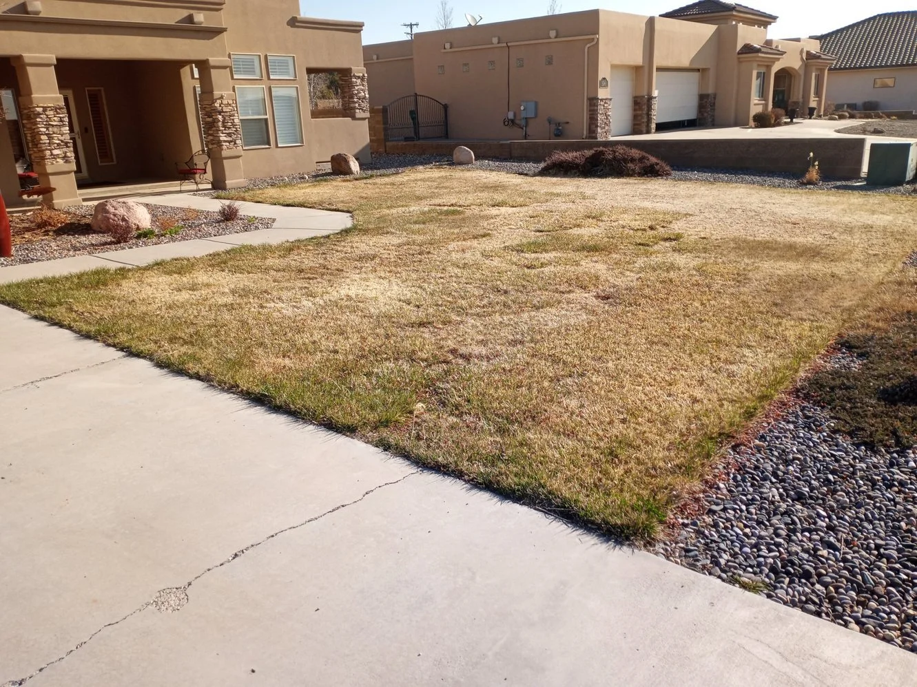Gravel landscaping completed on Fairway Drive in Farmington NM by Priddy Landscaping and Irrigation