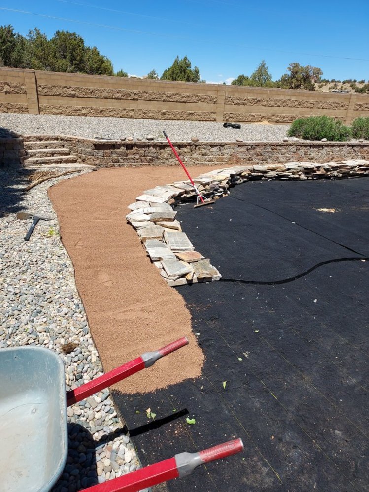 Gravel yard cleanup and edging completed near Lakewood Street in Farmington NM