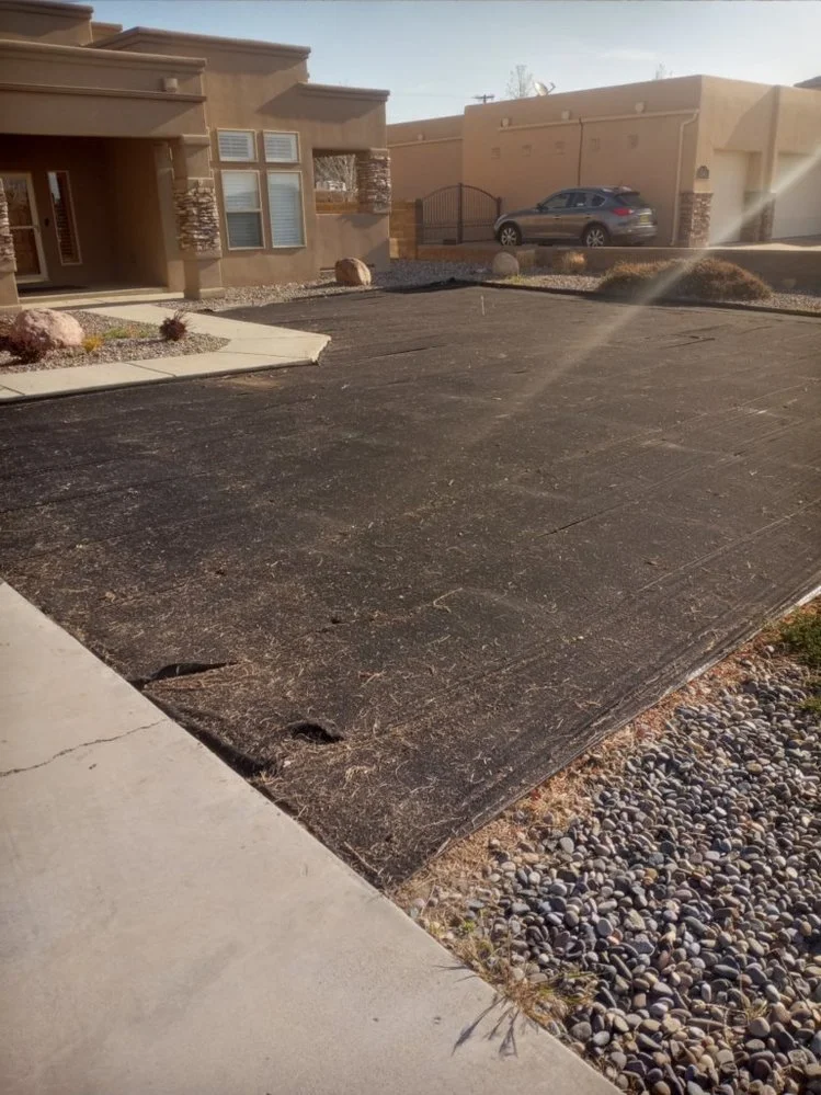 Gravel yard cleanup and edging completed near Lakewood Street in Farmington NM