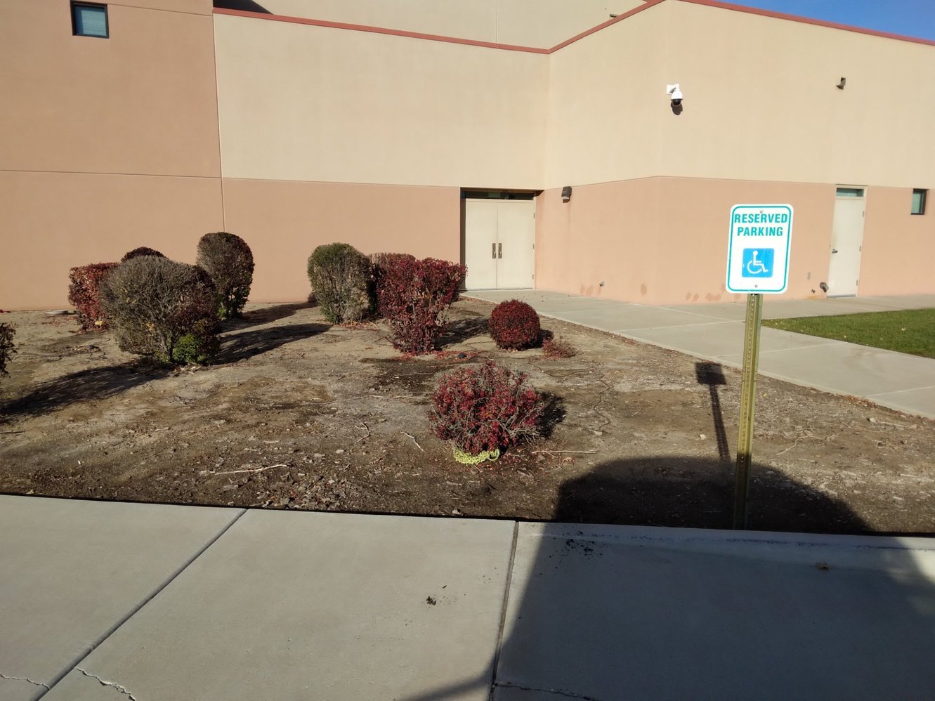 Low-maintenance gravel landscaping on Heritage Lane in Aztec NM by Priddy Landscaping and Irrigation