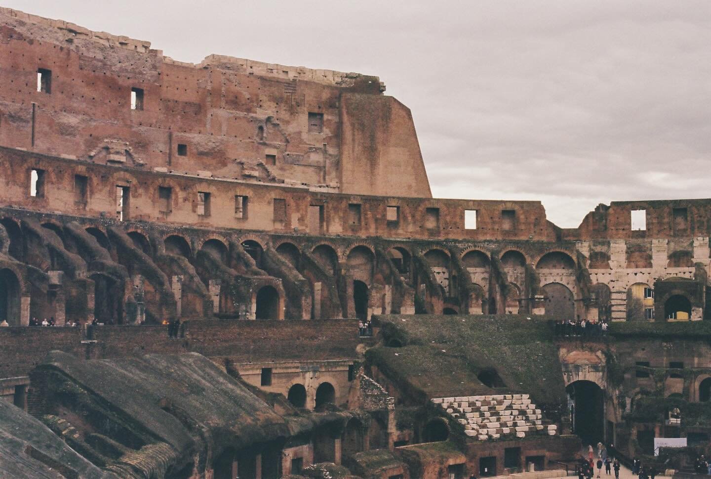 📍rome, italy
&bull;
&bull;
&bull;
shot on olympus om-10 with kodak gold film