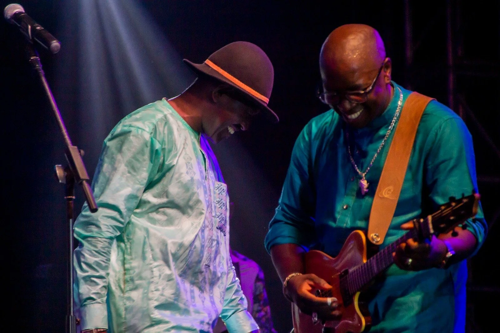 Mamoutou Kelly et Vieux Farka Touré .jpg