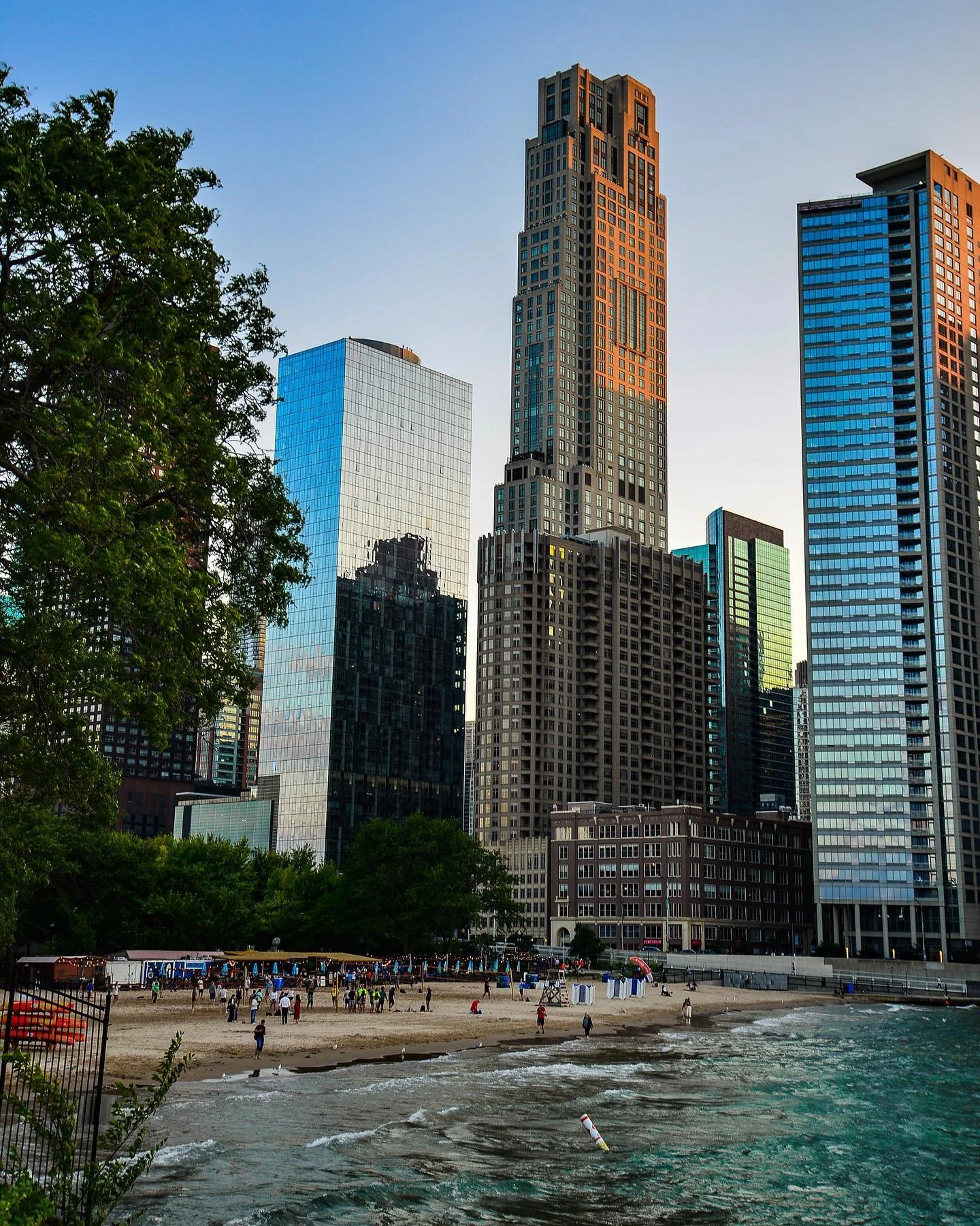 Chicago Summers🌇
.
.
.
.

#chicago #chicagogram #chicagobulls #igerschicago #mychicagopix #insta_chicago #chicagofood #chicagostylist #chicagophotographer #chicagoartist #chicagoland #chicagocubs #chicagoblogger #chicagoeats #chicagobears #chicagoar