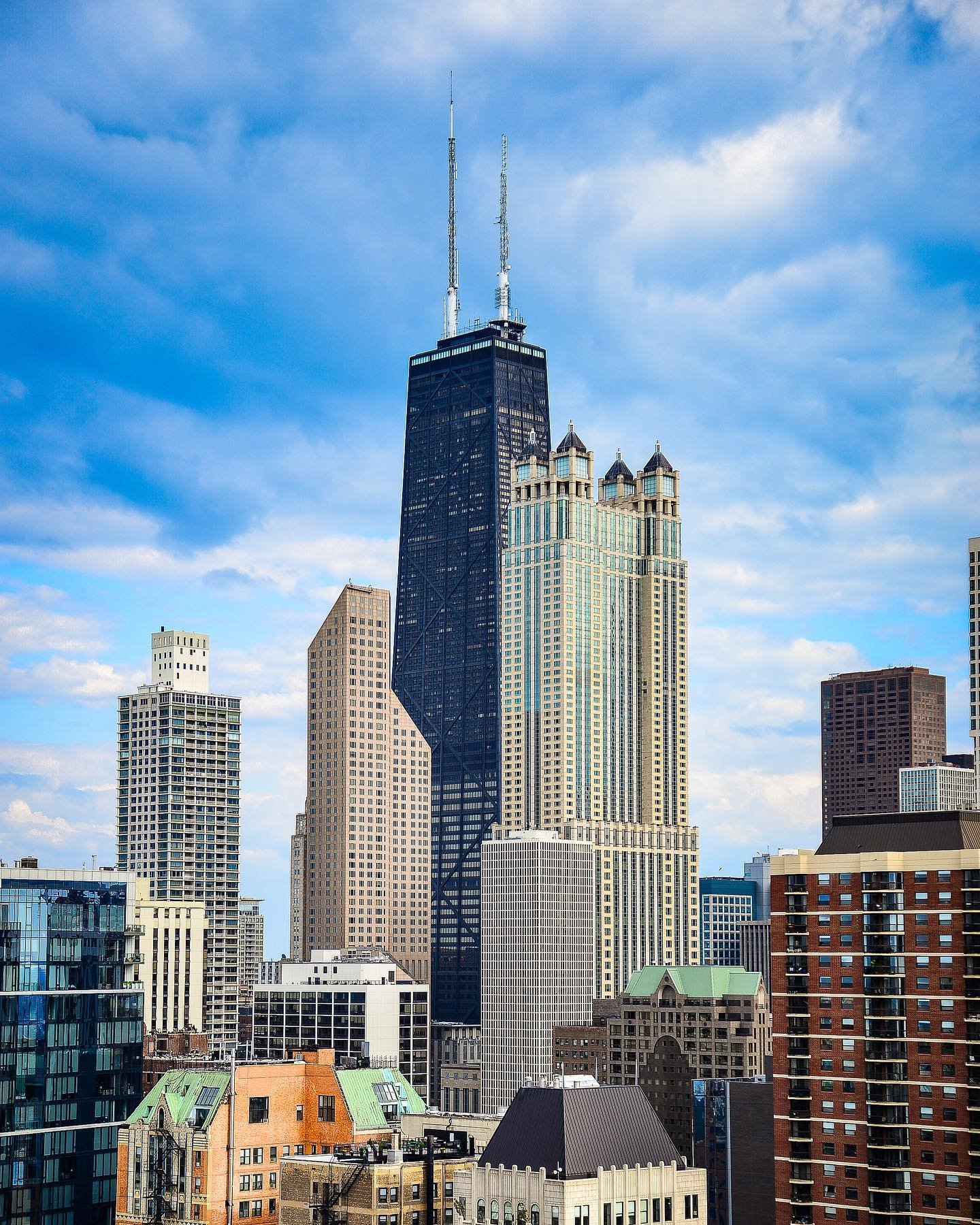 Views from a rooftop
.
.
.
.
.

#chicago #chicagogram #chicagobulls #igerschicago #mychicagopix #insta_chicago #chicagofood #chicagostylist #chicagophotographer #chicagoartist #chicagoland #chicagocubs #chicagoblogger #chicagoeats #chicagobears #chic