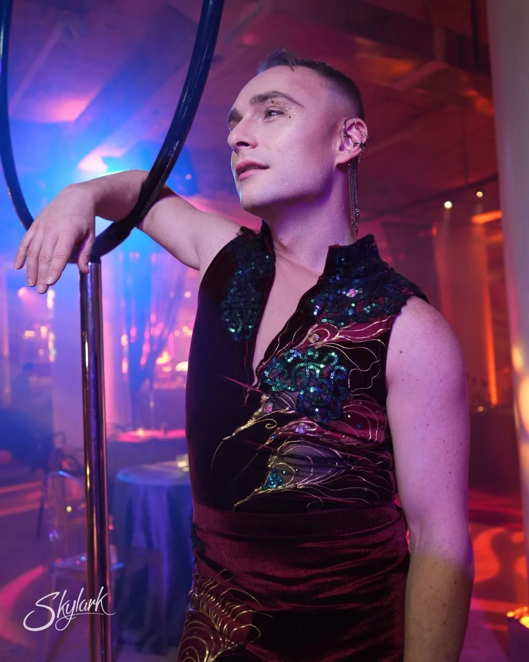 Moody lighting + stunning aerialist = unforgettable vibe 🎇

Client: @stratusfirm 
Photographer @dbrowndancer
Tag photo only @genasdesign 

#eventperformer #dceventdesigner #luxuryweddings #dcweddingplanner #luxuryweddingplanner