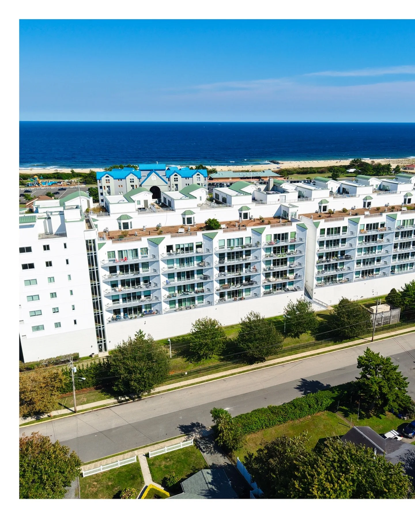 If you’re a #realtor, you know that photos sell the story, and nothing tells it better than a view from above. 🚁 🌊. This #monmouthcounty luxury condo shows off its unbeatable beachside location in a way ground-level shots just can’t mat