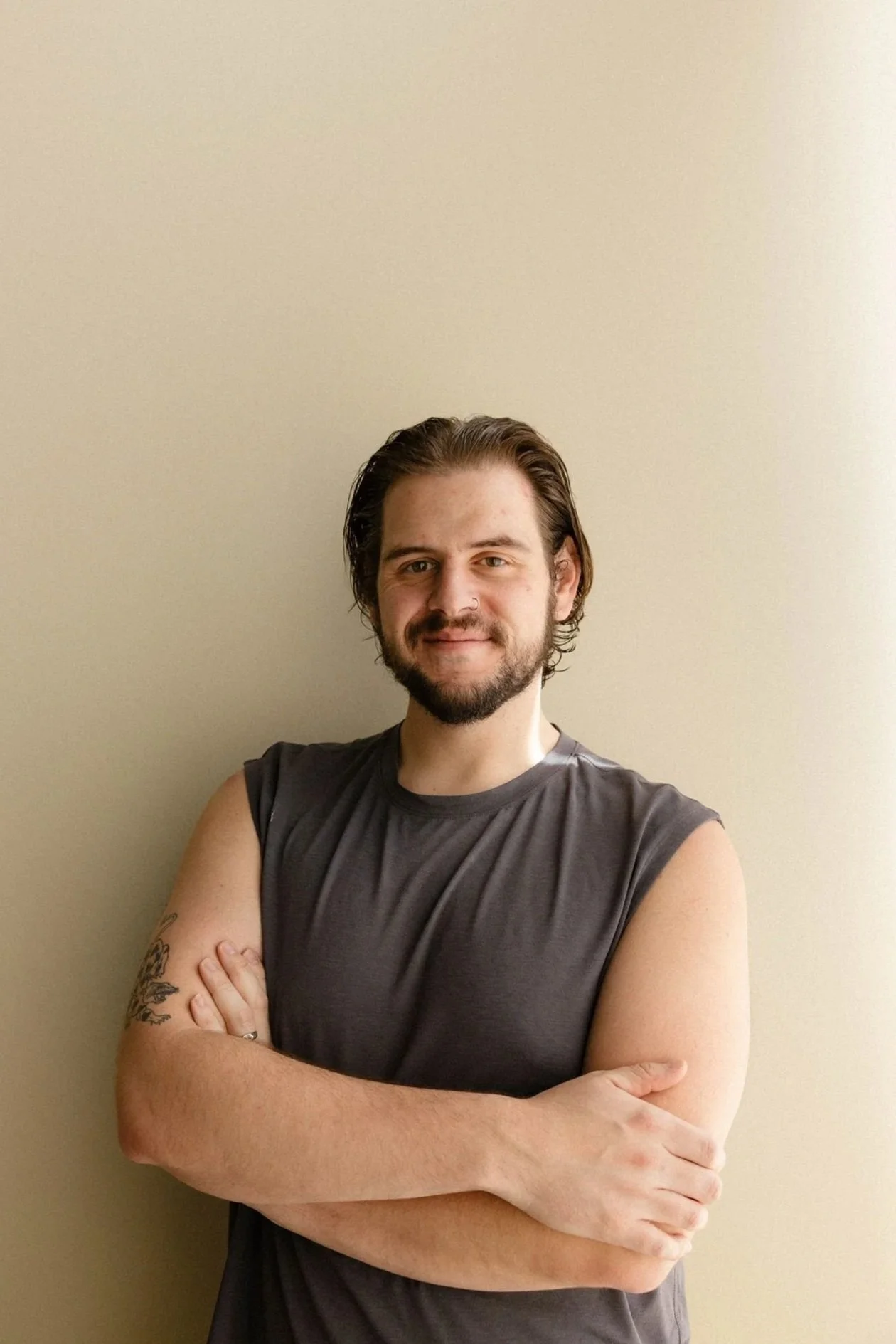 Nick- Come for the killer mat workout, stay for the iconic energy. Nick brings years of full-time fitness expertise (spanning spin, sculpt, and circuits) into every single class. He is mat Pilates and NASM cpt and group fitness training certified. Ex