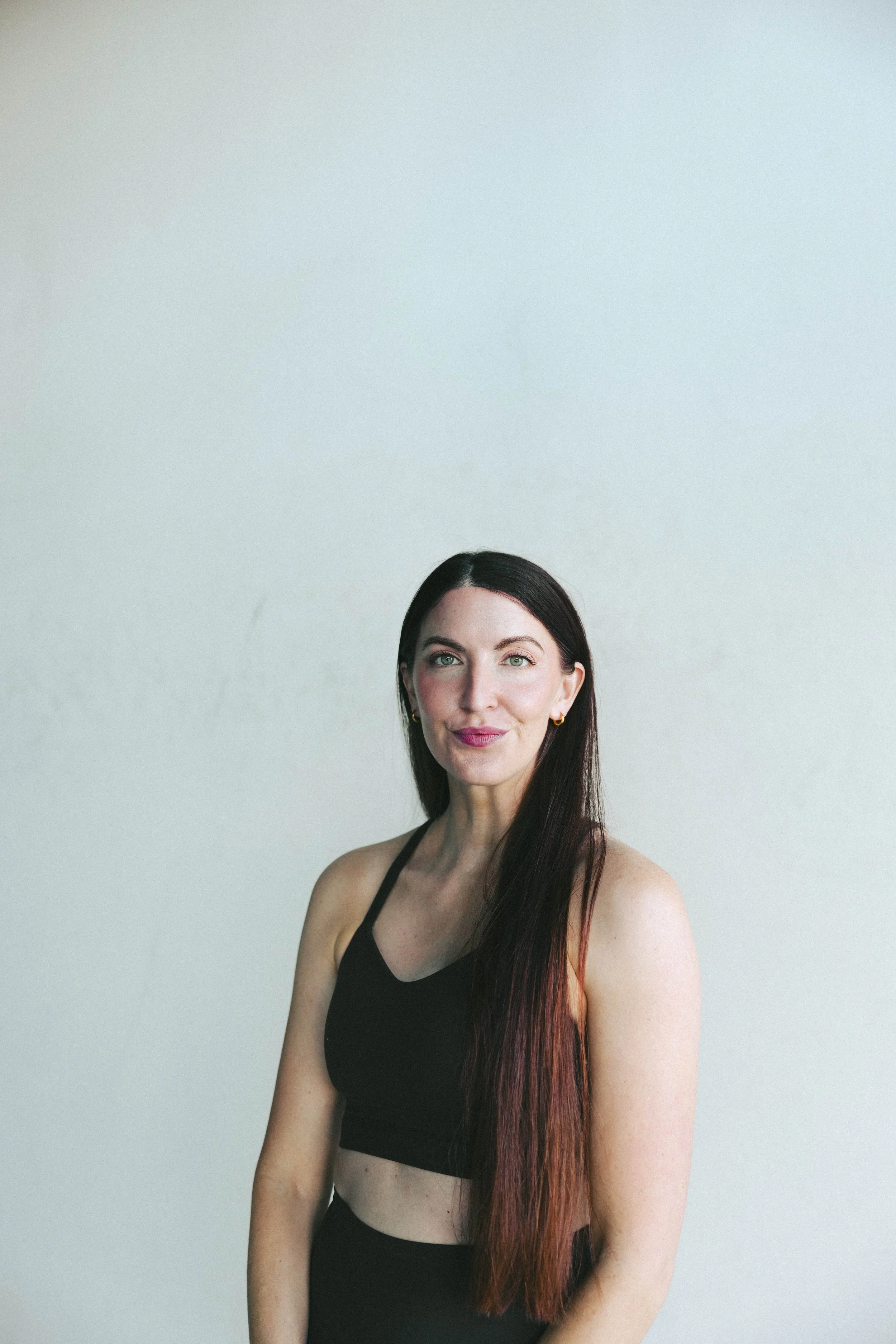 Sarah is known for her precision, strong cueing, and results-driven approach. She teaches a classical Pilates foundation integrated with contemporary weighted movements, blending controlled, technique-focused Pilates with athletic strength training. 