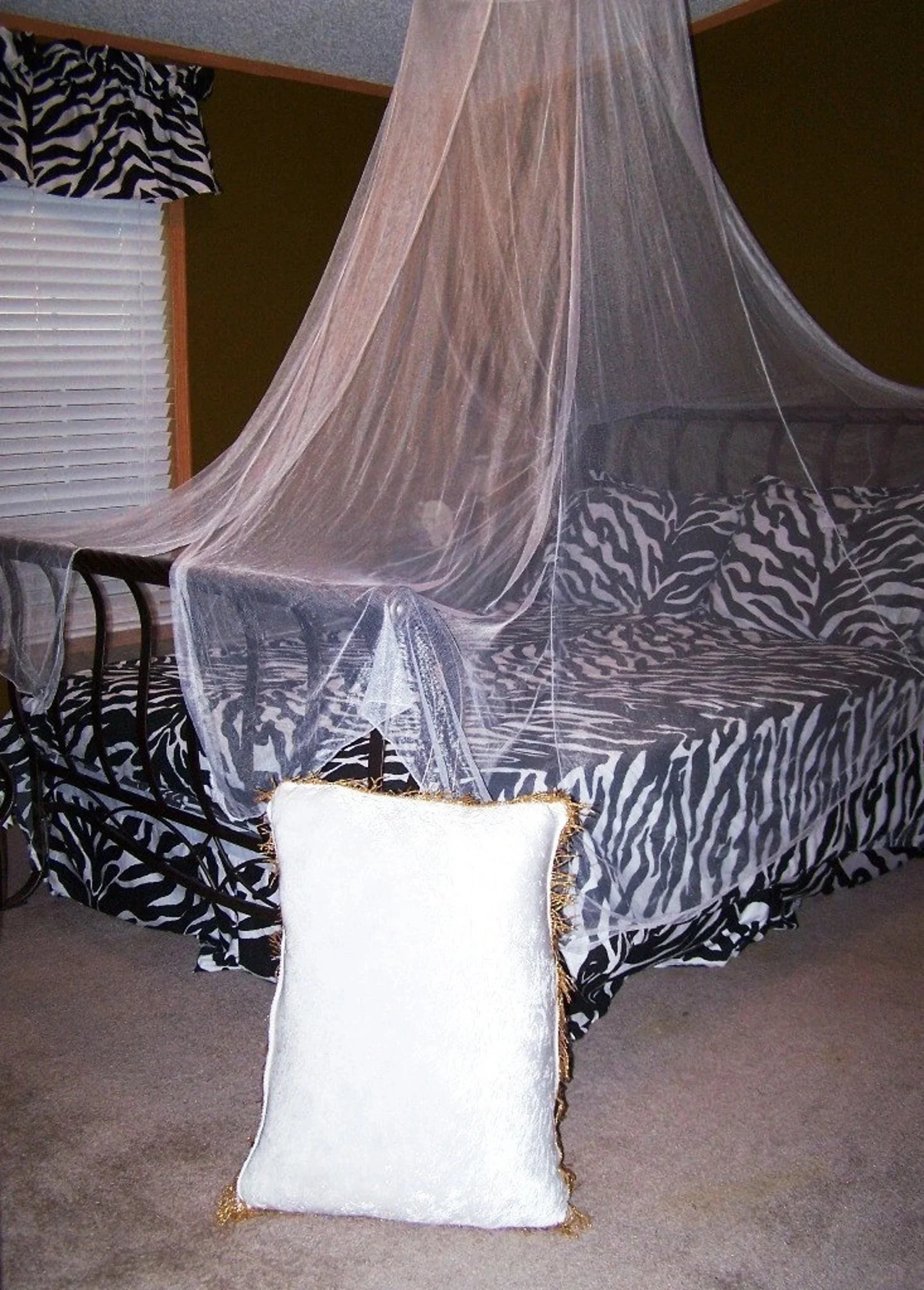 Guest Bedroom – Professional Home Staging & Styling.jpeg