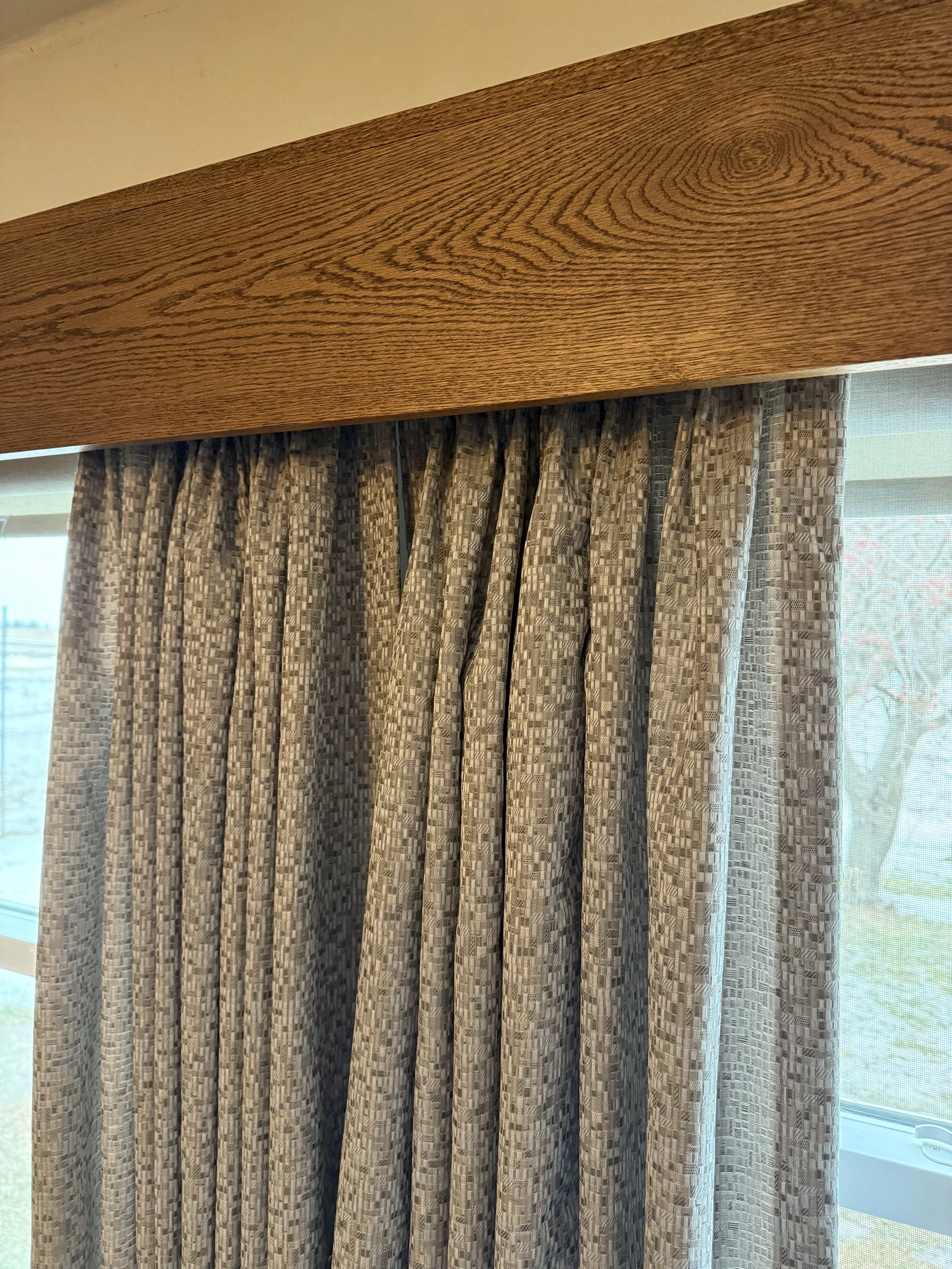 center installed cornice