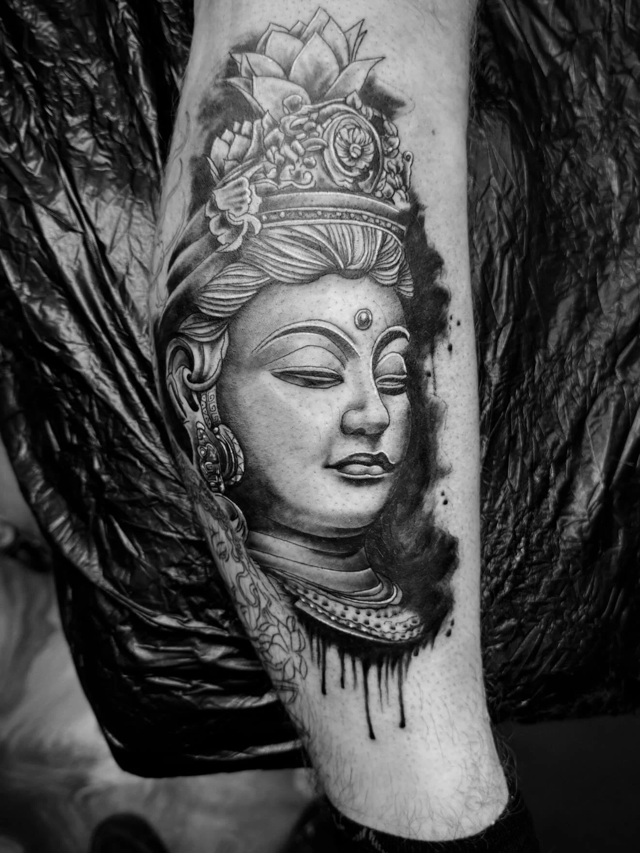 Ca c&rsquo;est dans mon style de tattoo! #Mtltattoo #mtltattooartist #montrealtattoo #montrealtattooartist #montrealtattooshops #tattoo #tattoos #tattooartist #tattooart #tattooartwork #art #blackandgreytattoo #arttattoo #arttattoos #colourtattoo #co