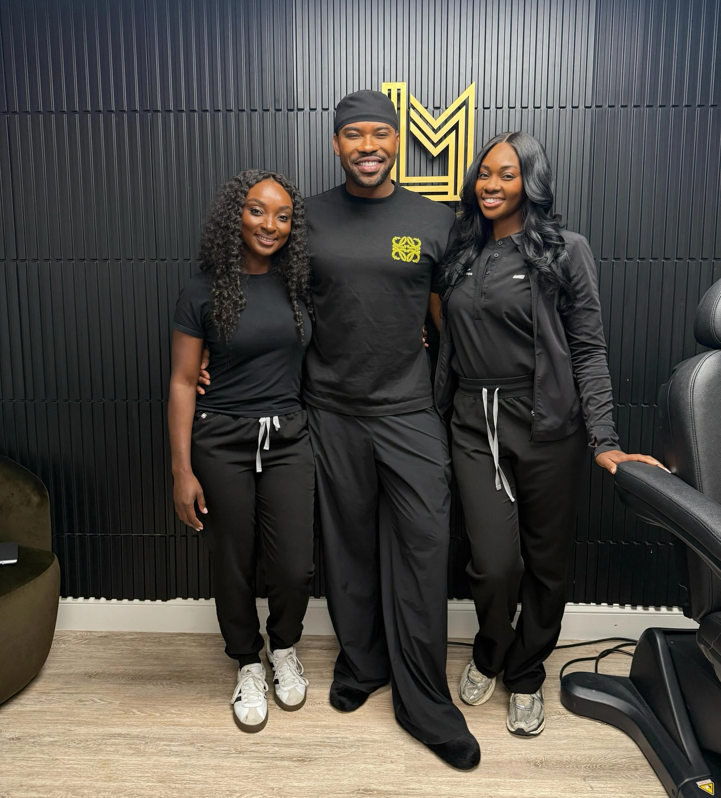 Training with the best so we can bring the best back to you ✨

Forever students of the craft ,constantly learning, refining, and elevating our techniques alongside some of the top innovators in the industry, including Dr. Hank of @luxmodeaesthetics t