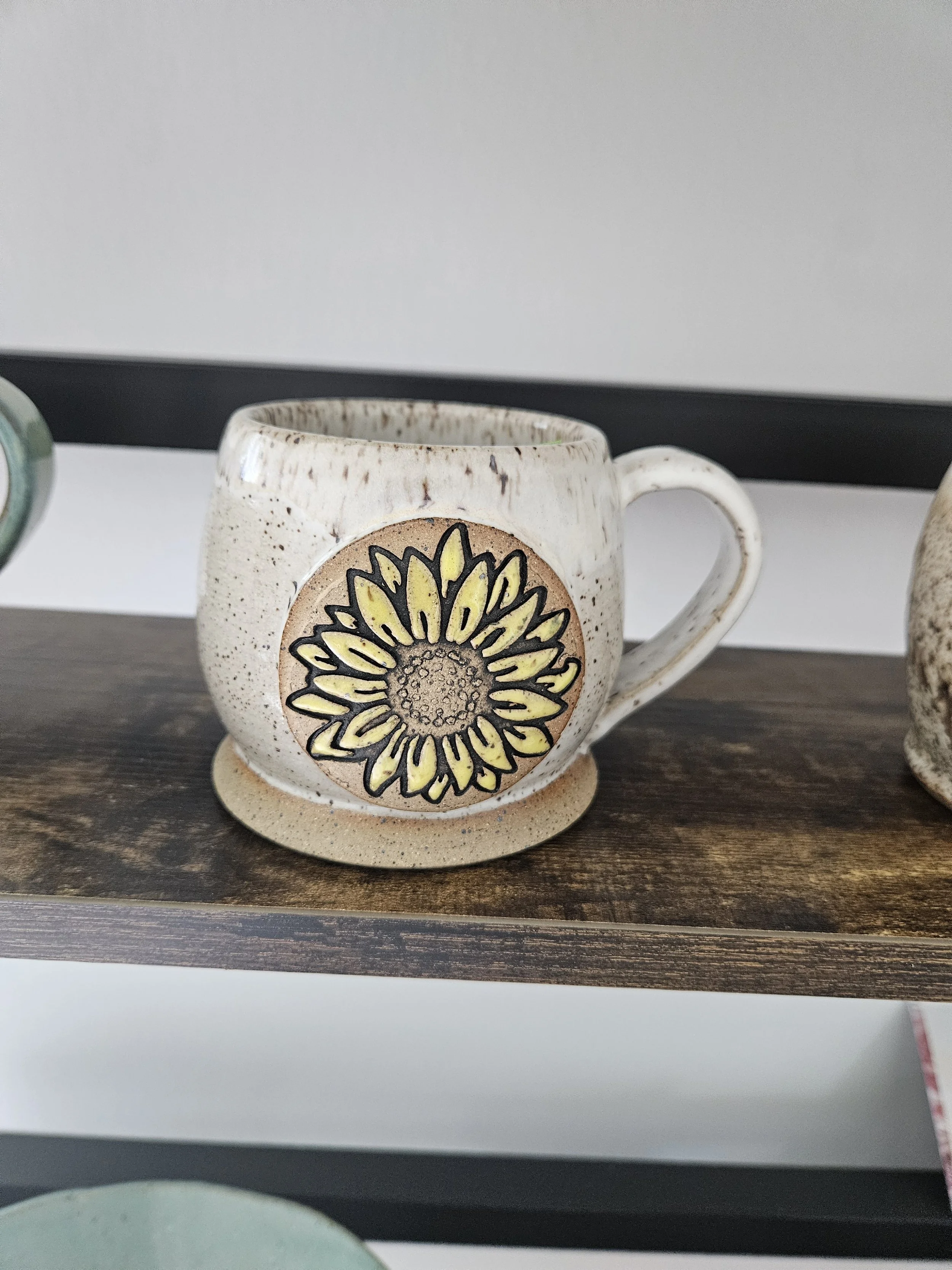 Sunflower Mug - Vintage White