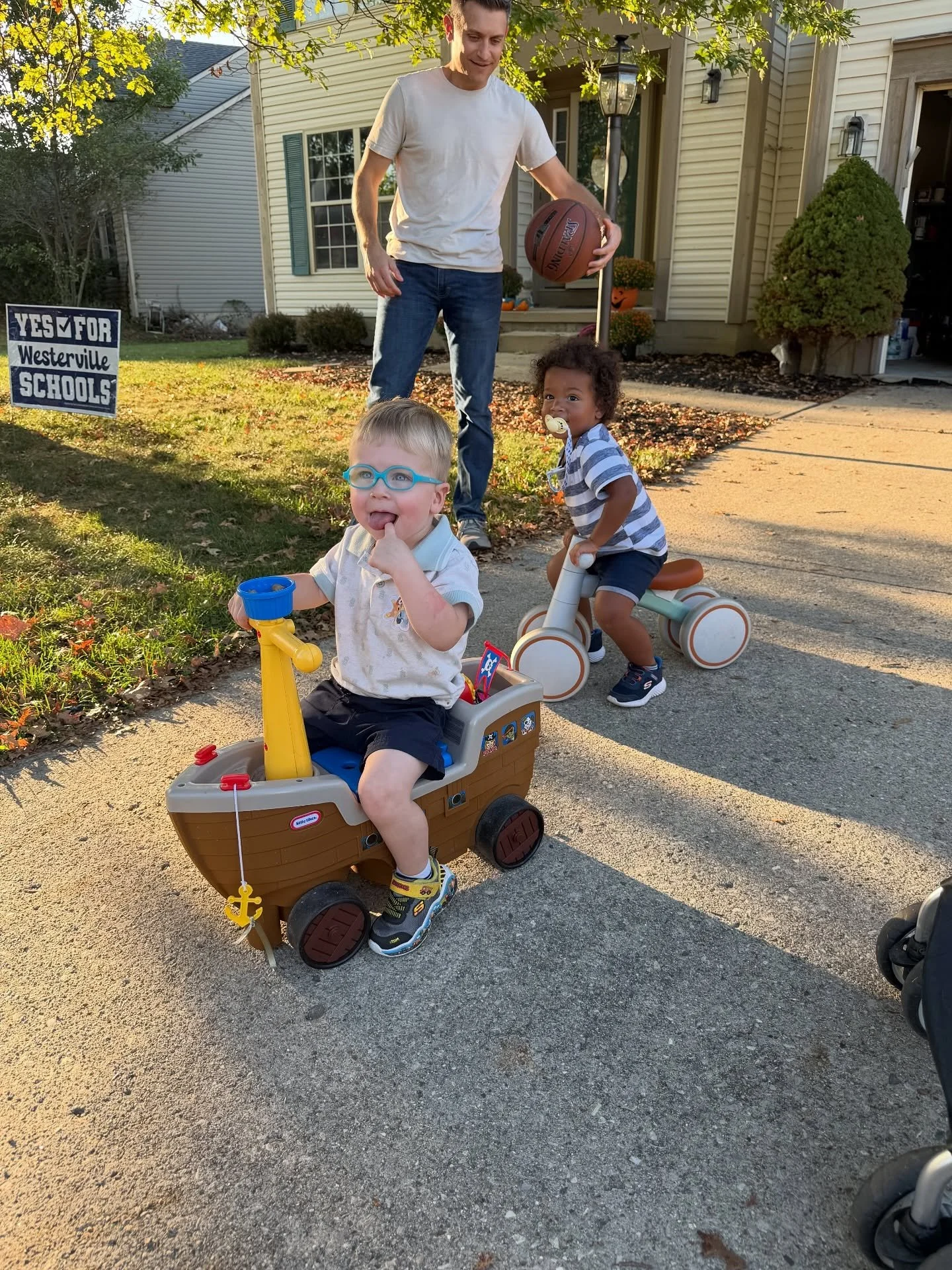 October was QUITE the month for our family. Tons of curveballs were thrown our way. 

In the end, my heart was filled to the brim by a few profound and simple things

🎃 The flexibility and freedom to be able to prioritize my family over my work

🎃 