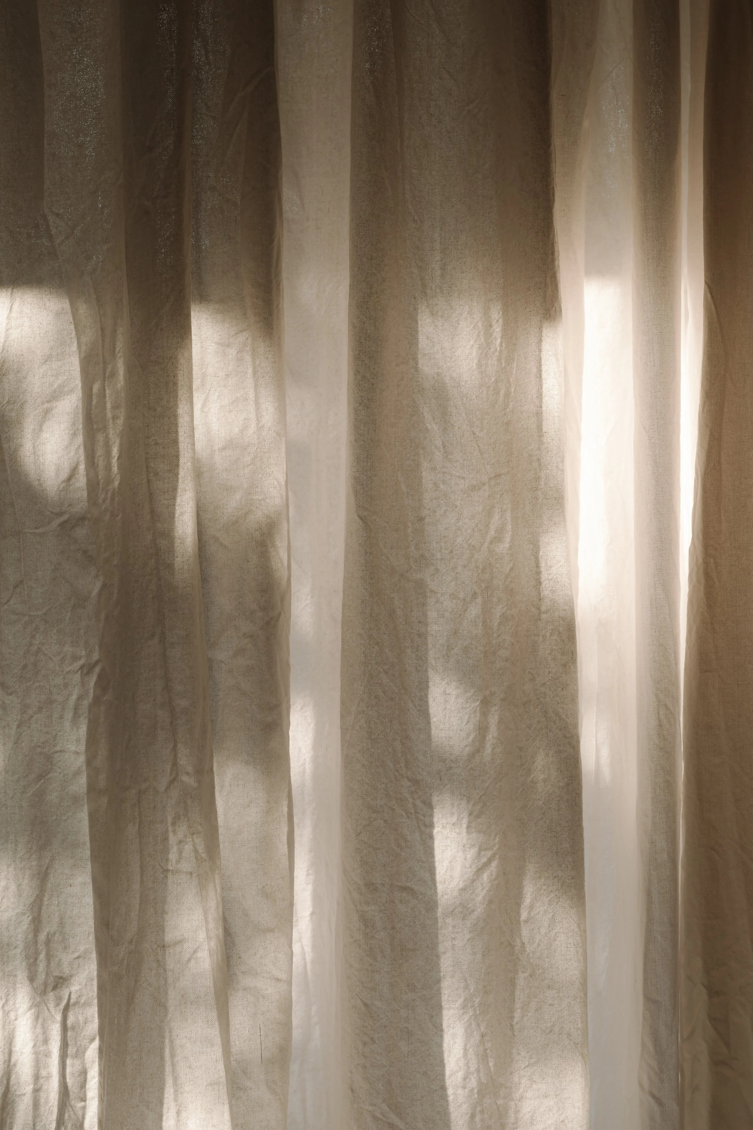 Minimalist natural textures - Maka Studio visual inspiration for warm modern brand identity.